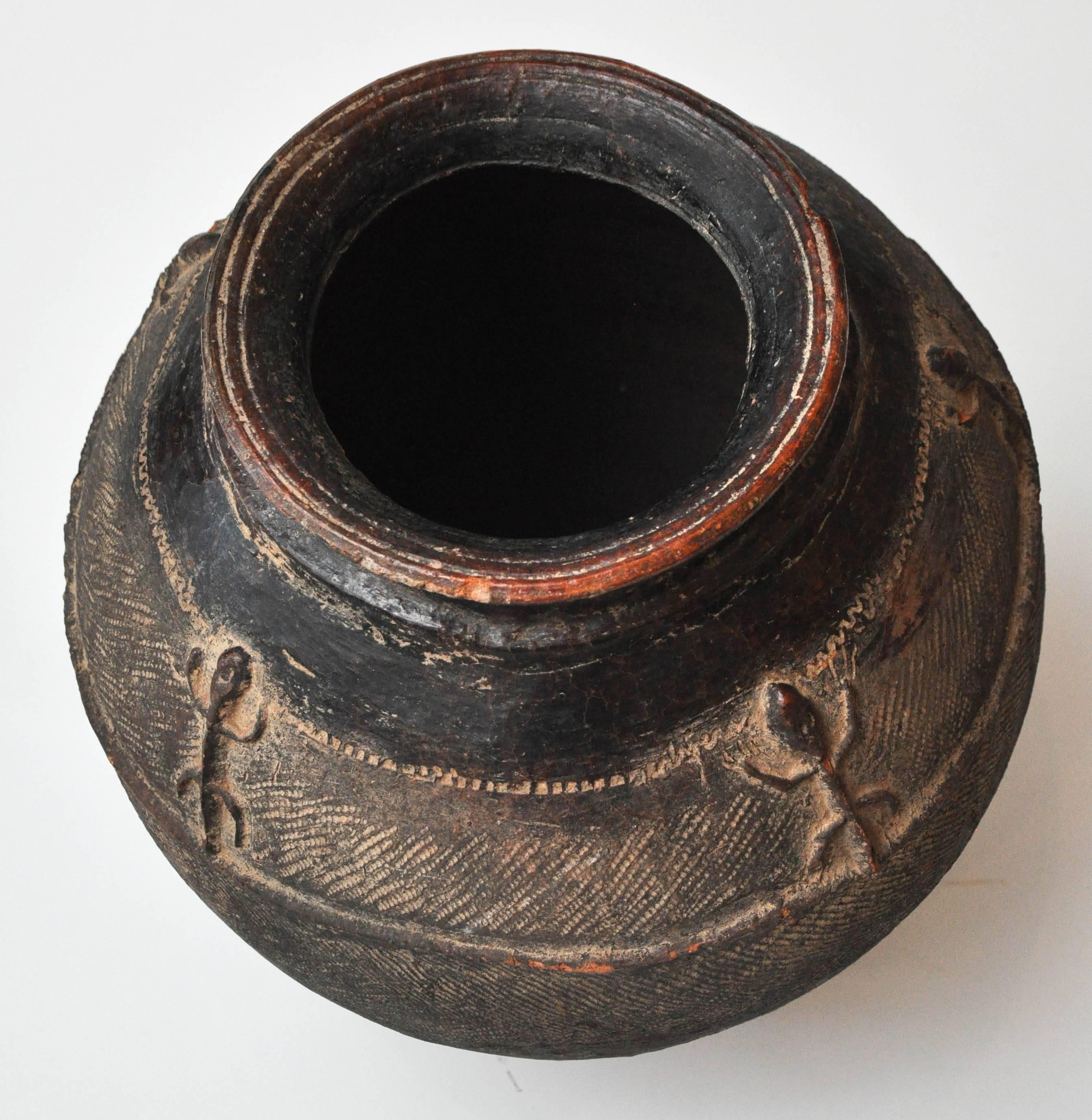 19th Century African Red Clay Water Pot from Mali In Good Condition In Chicago, IL