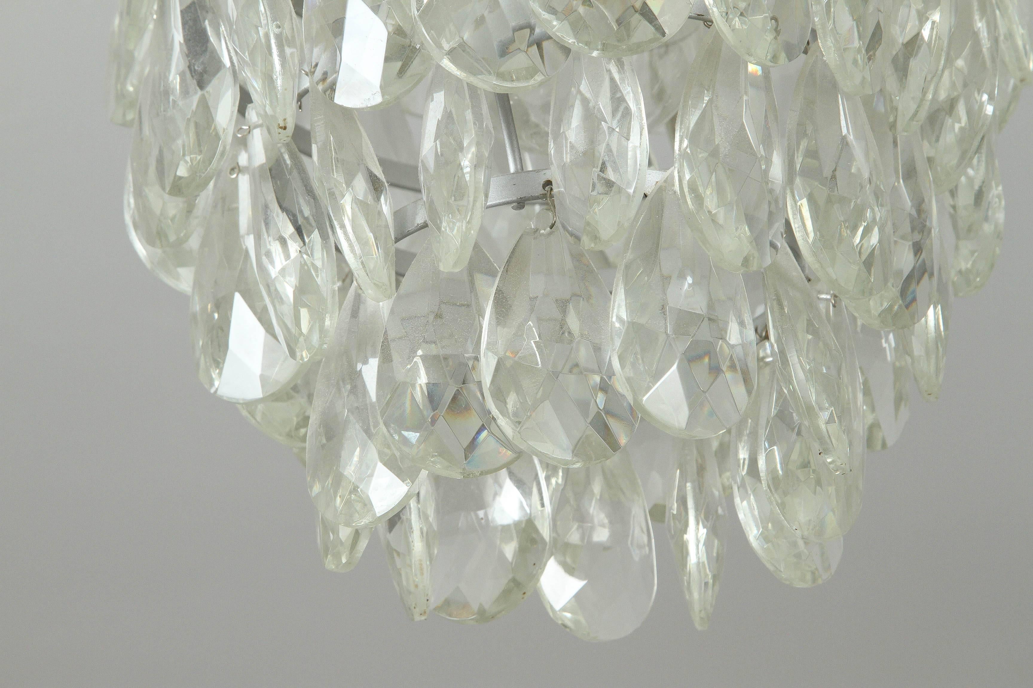 Pair of charming pendant lights with faceted glass teardrop petals.
The hardware has a bronze finish.