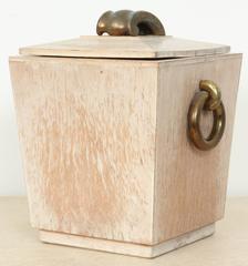 Preciosa nevera de madera para vino de James Mont