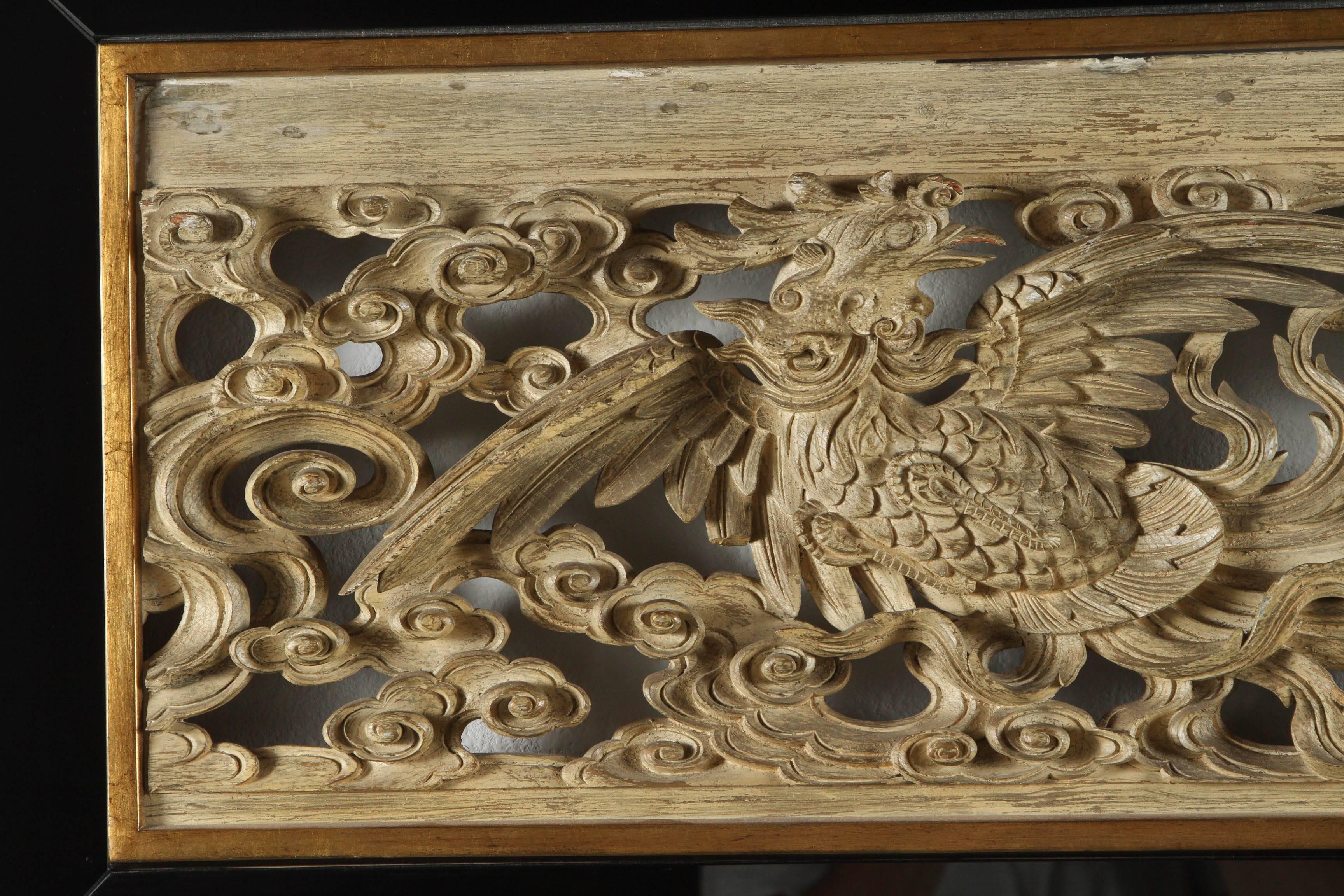 Beautiful Oriental Carving Framed in Black Mirror and Gilded Wood In Excellent Condition For Sale In New York, NY