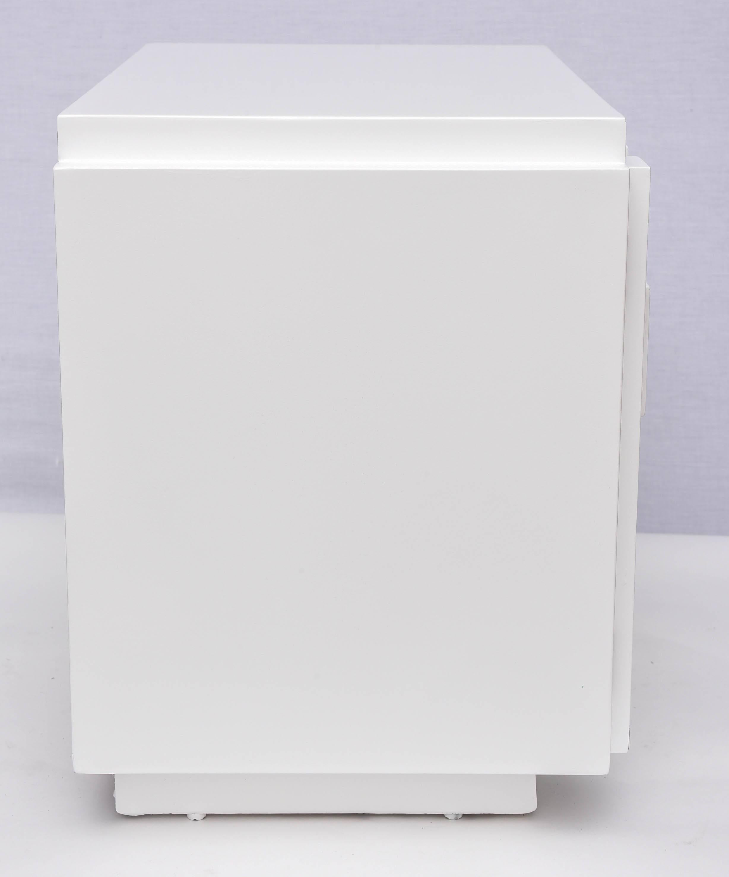 Pair of Milo Baughman for Lane Nightstands in White Lacquer, 1970s, USA 2