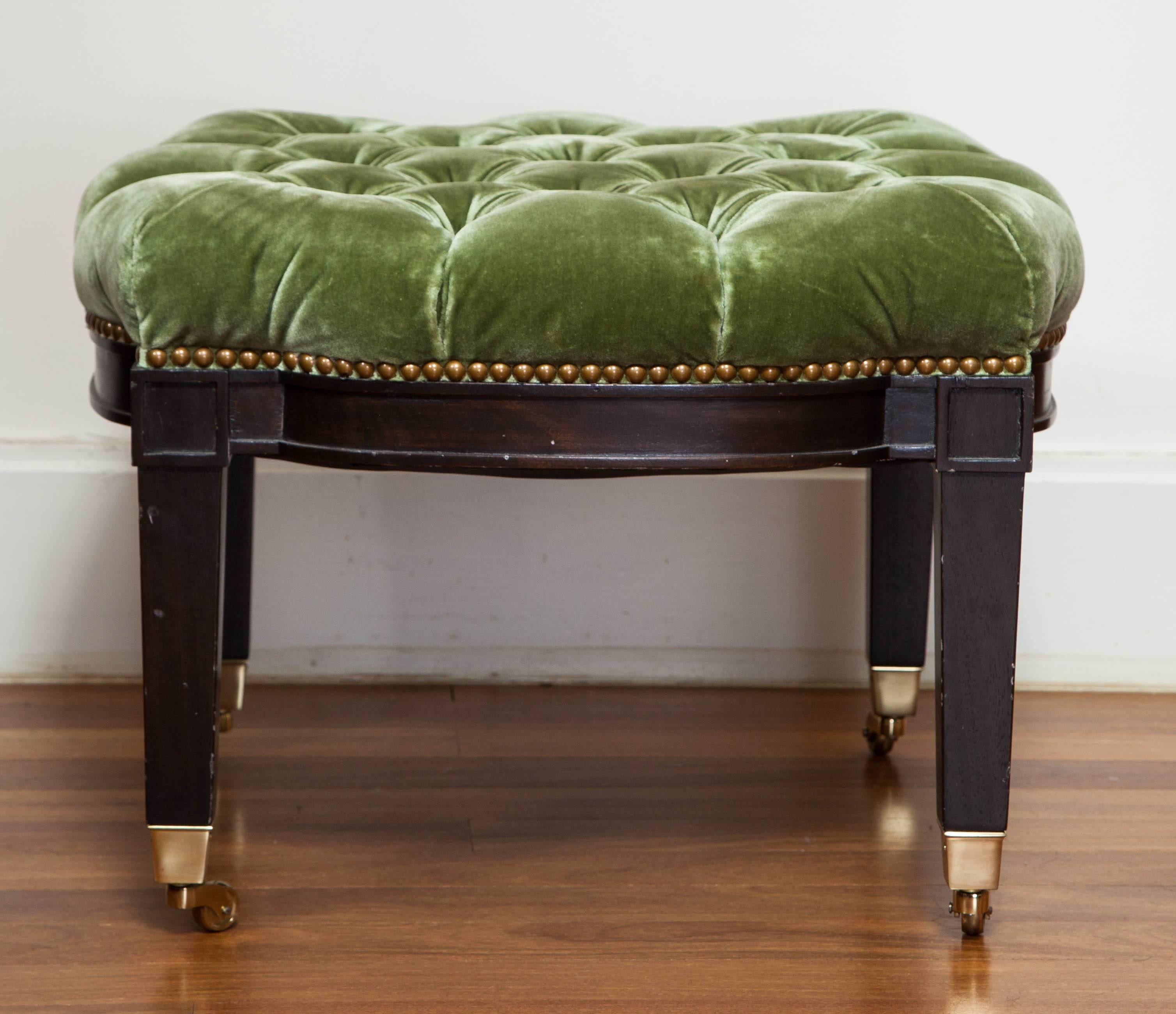 Green Tufted Ottoman on Casters In Good Condition In Chicago, IL