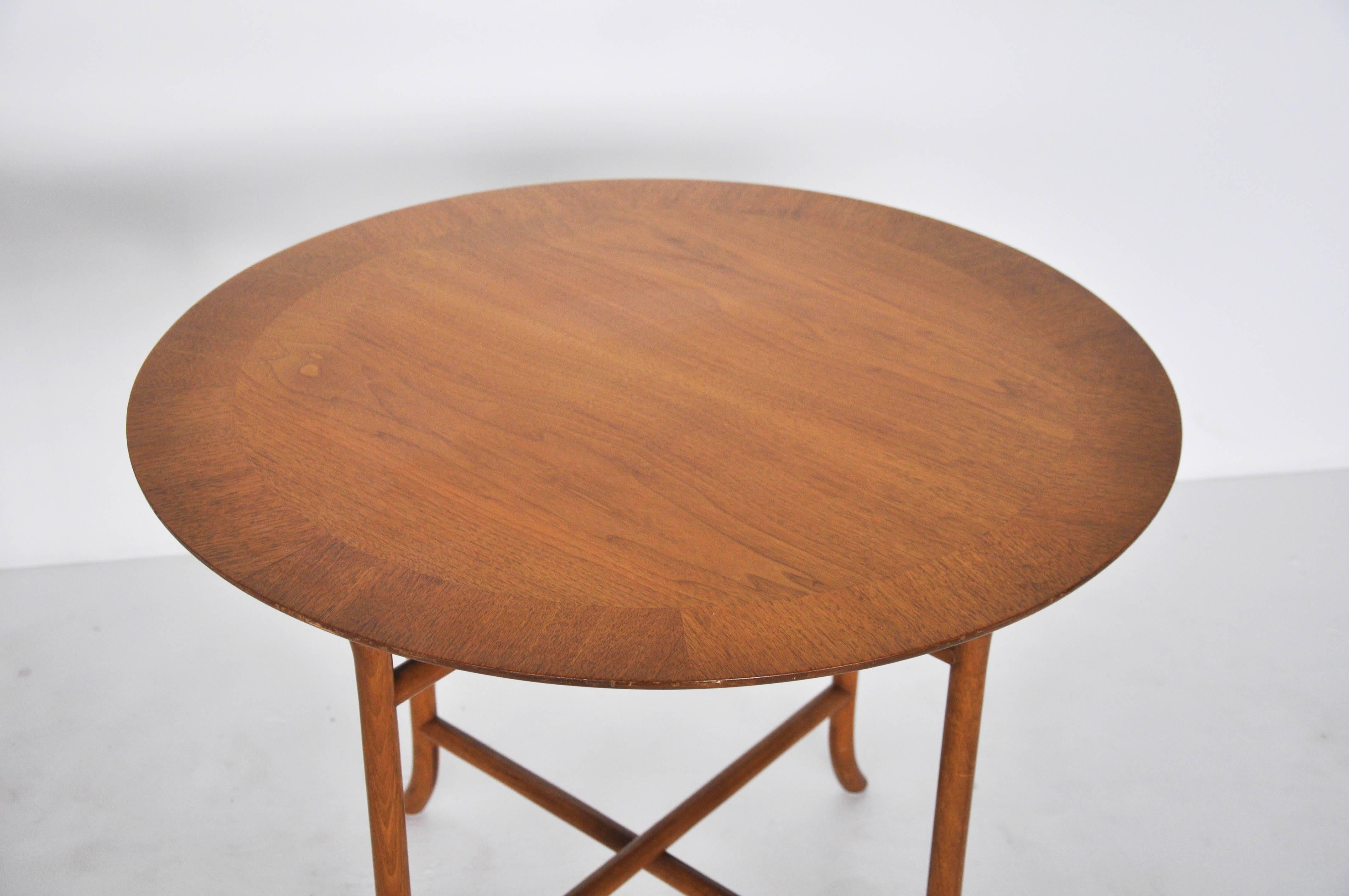 T.H. Robsjohn-Gibbings Round Saber Leg Side Tables In Excellent Condition In Chicago, IL