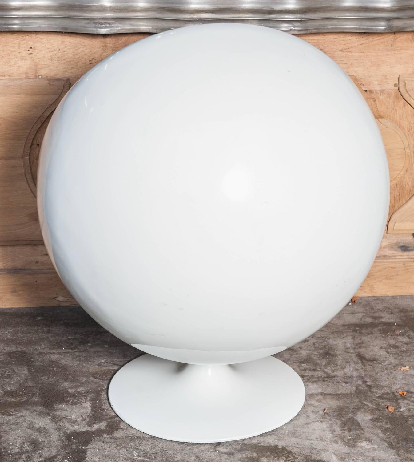 Vintage Fiberglass Ball Shaped Child's Chair For Sale at 1stdibs