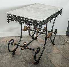 Table de boucherie ancienne en fonte, fer forgé et laiton, vers 1900