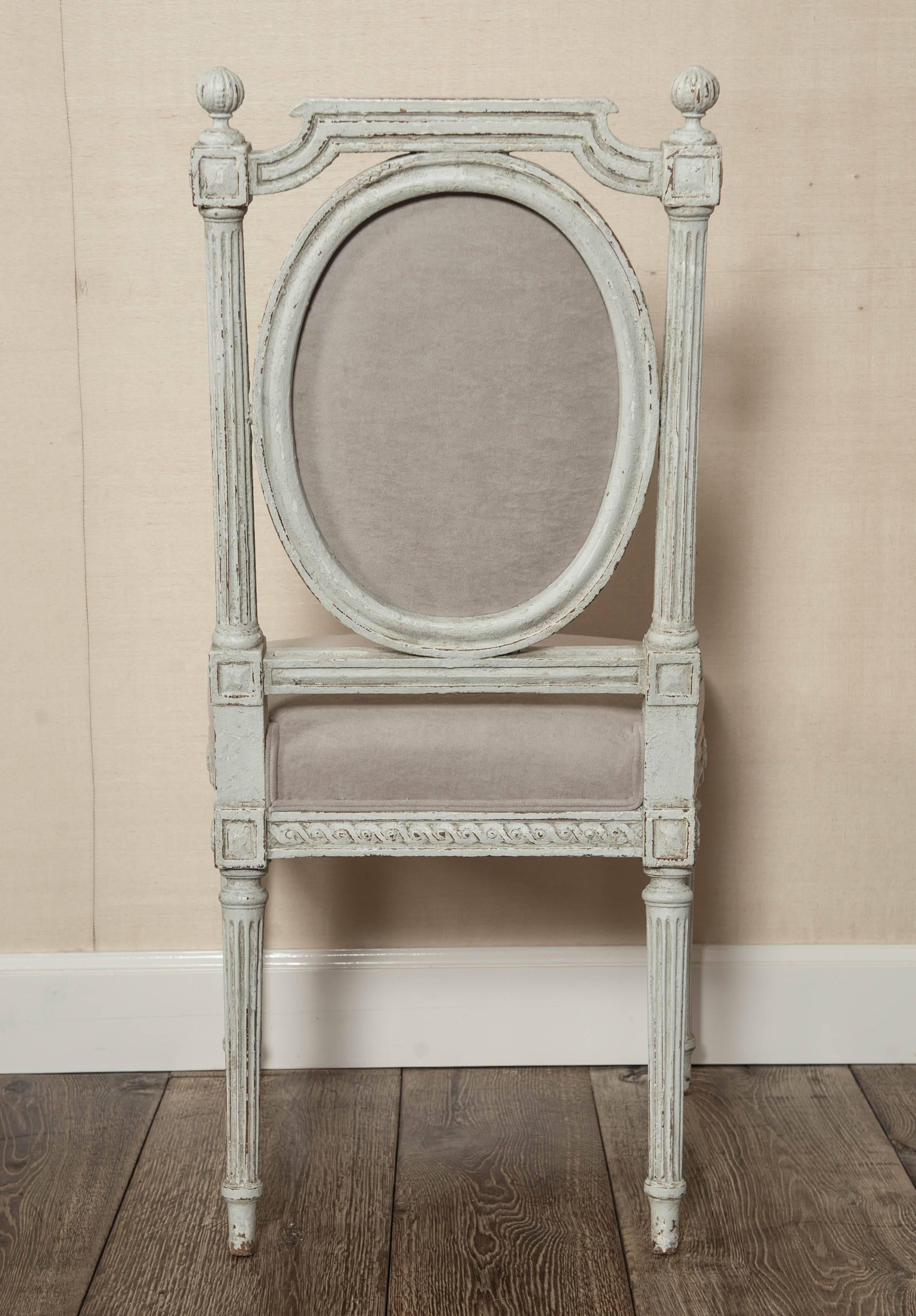 Set of Six Antique White Painted Louis XVI / Neoclassical Style Dining Chairs In Good Condition In Baambrugge, NL