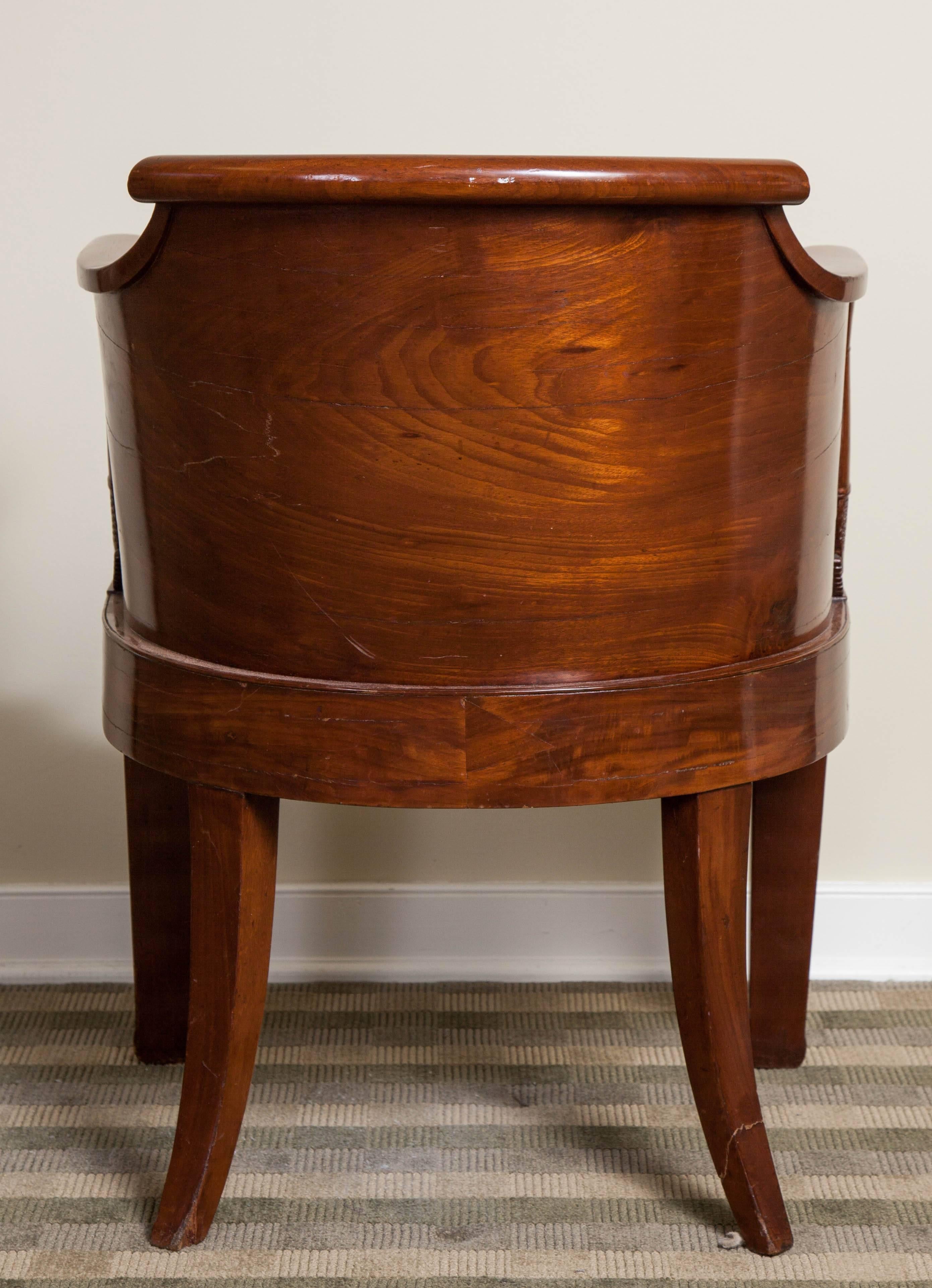Empire Empire-Schreibtischstuhl aus massivem Mahagoni, frühes 19. Jahrhundert im Angebot 1