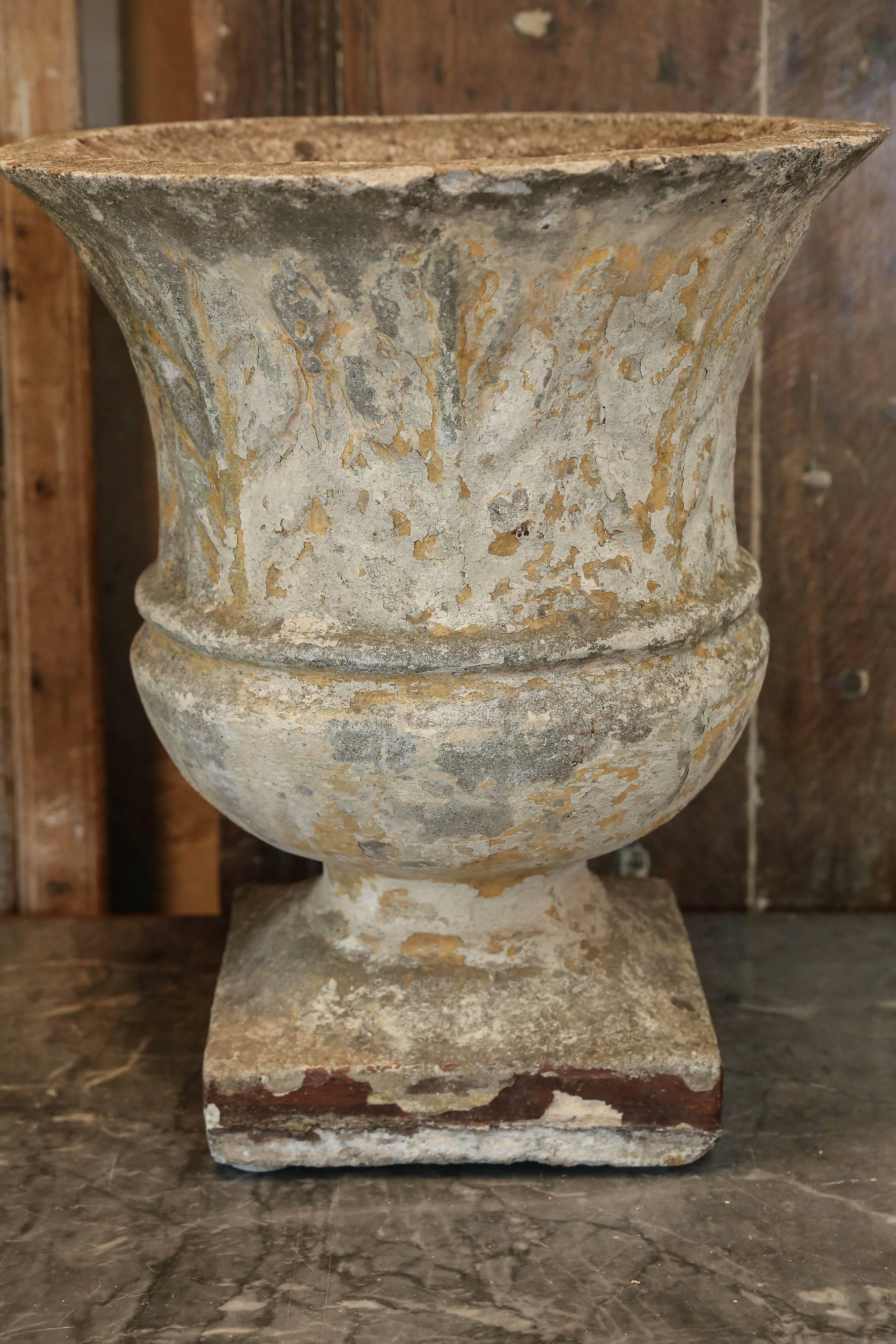 Pair of Concrete Urns In Excellent Condition In Houston, TX