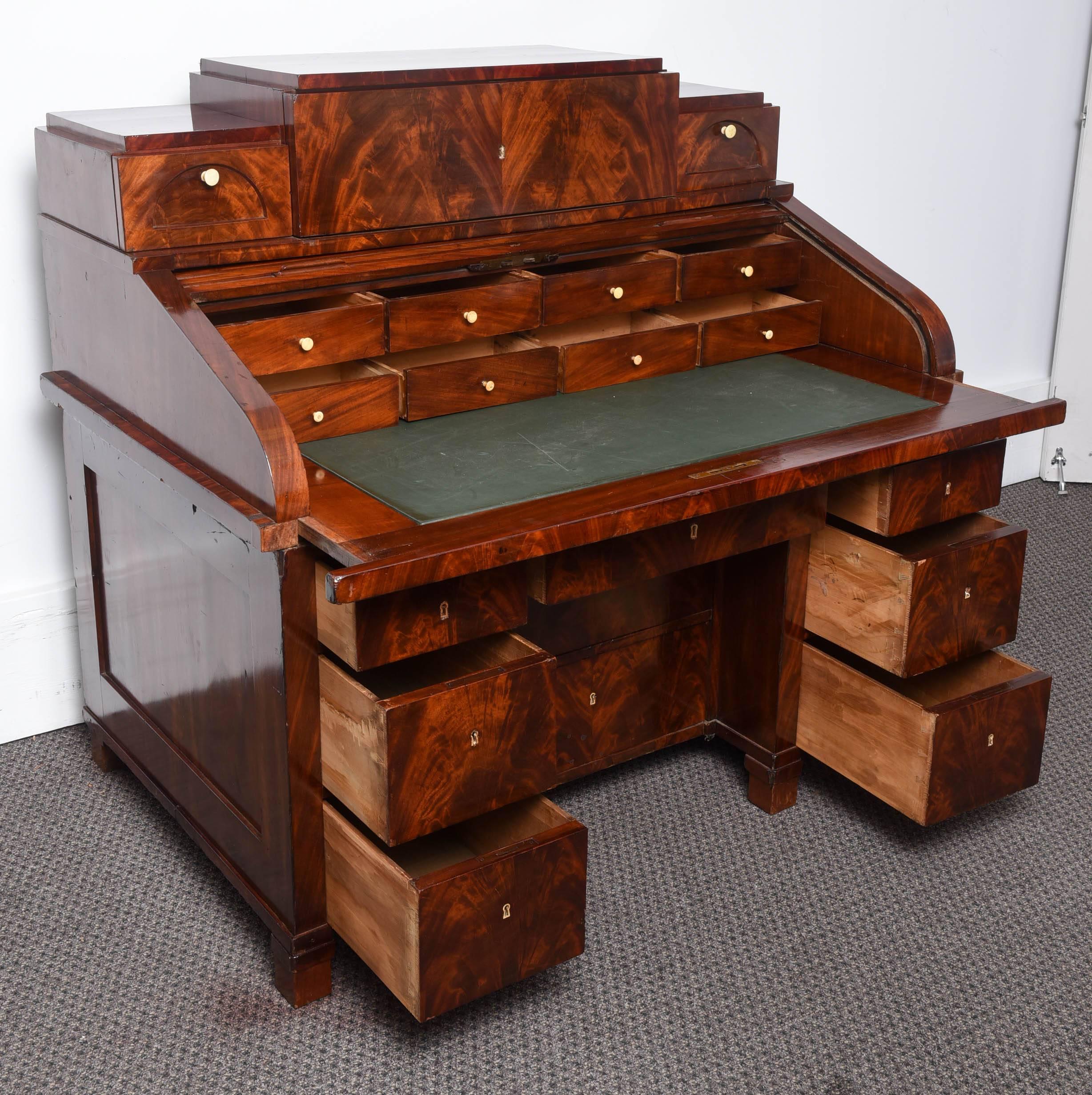 Superb Mahogany Roll Top Desk In Good Condition In West Palm Beach, FL