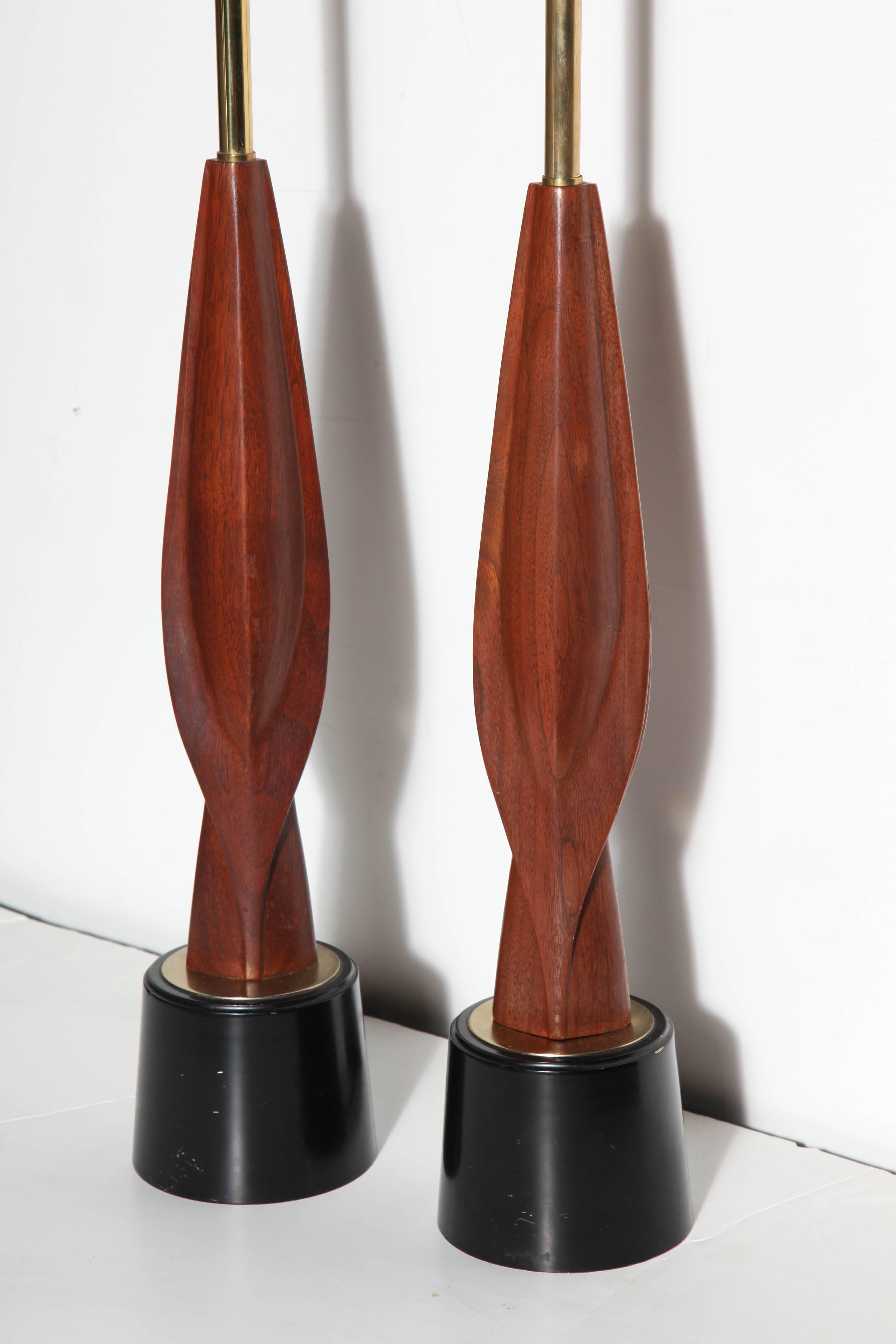 Tall Pair Richard Barr for Laurel Sculptural Walnut & Black Enamel Table Lamps For Sale 2