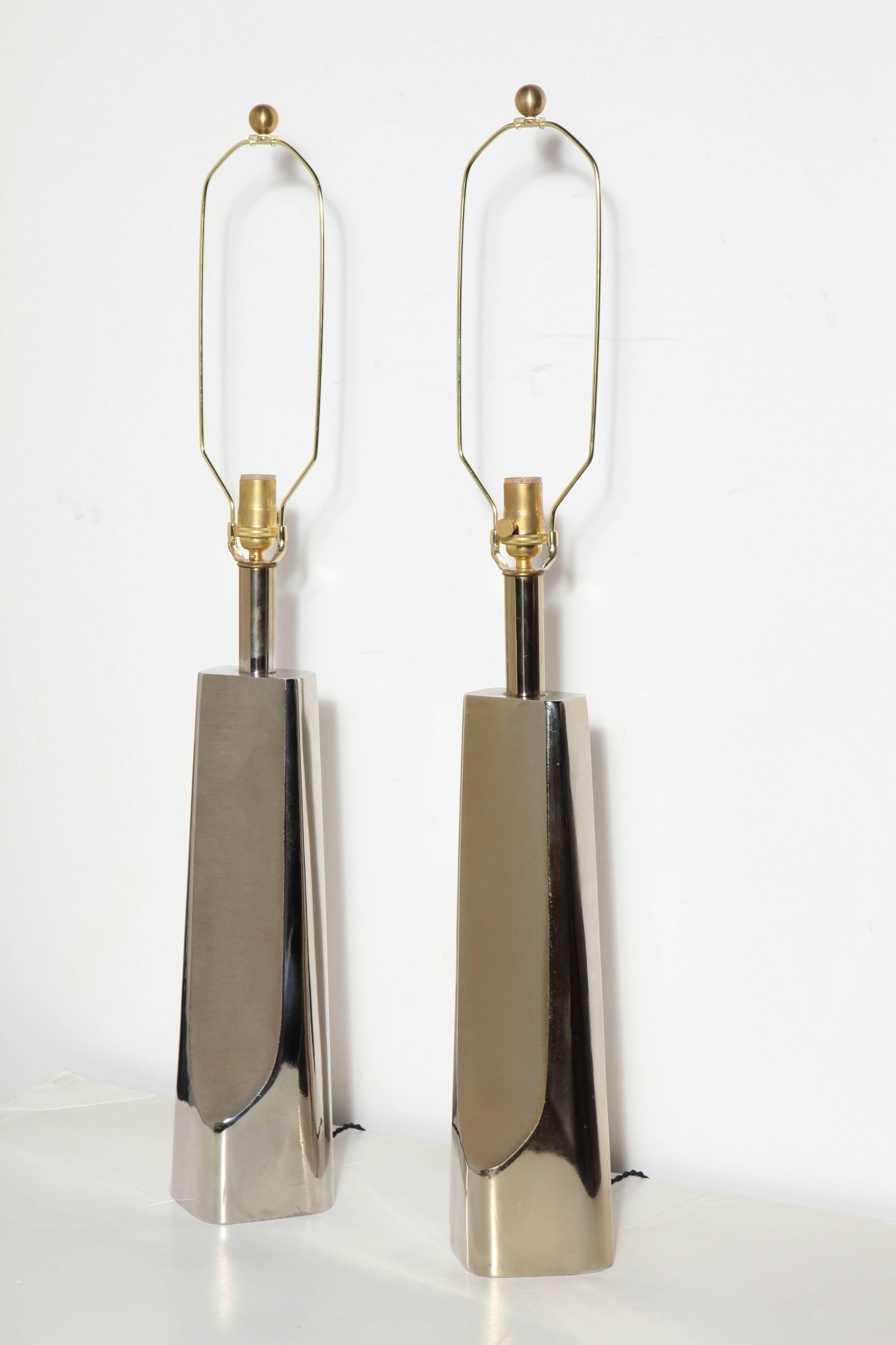 early 1960's Architectural, Maurizio Tempestini for Laurel Lamp Company Brutalist Table Lamps.  Featuring a sculptural, rectangular, reflective form in plated Metal with a polished Brass Nickel sheen, angled Satin finished fronts and tubular Brass