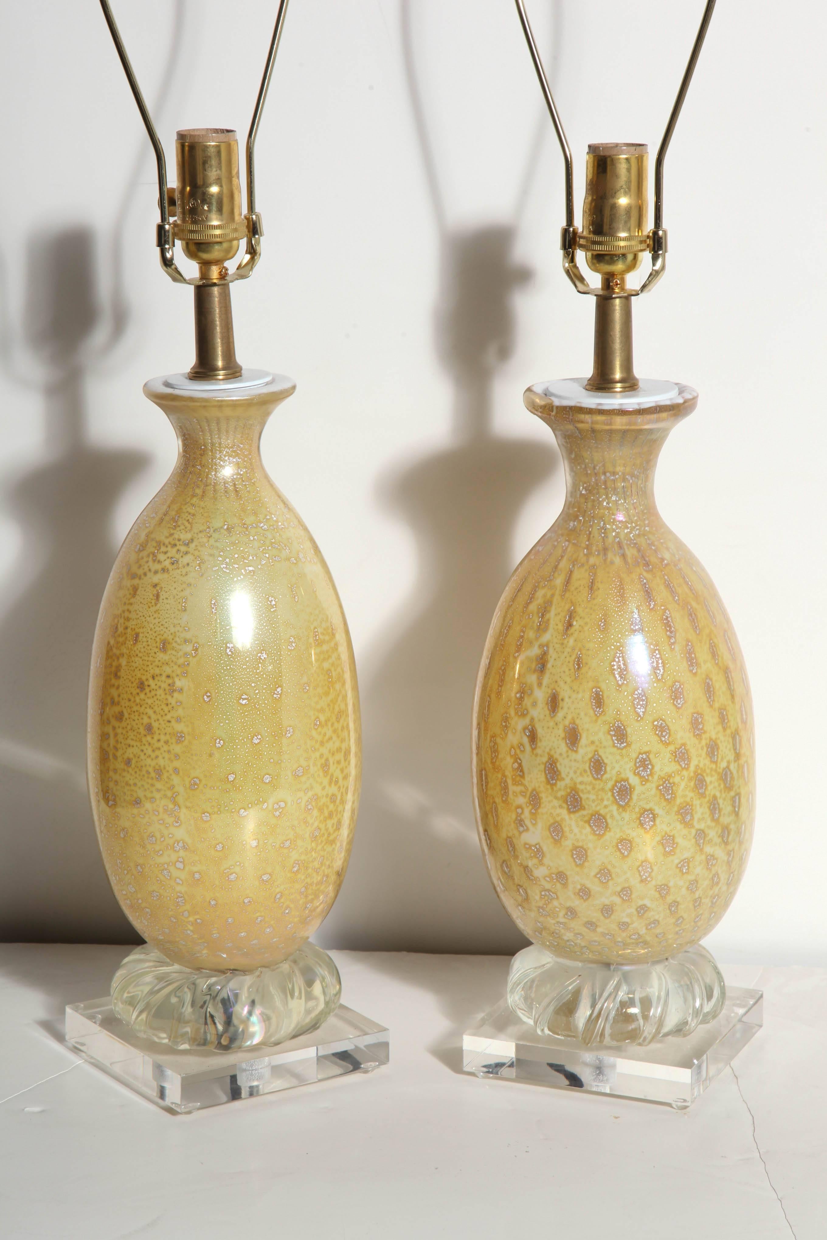 Brass Pair Barovier et Toso Iridescent Yellow Murano Glass Table Lamps, 1950's For Sale