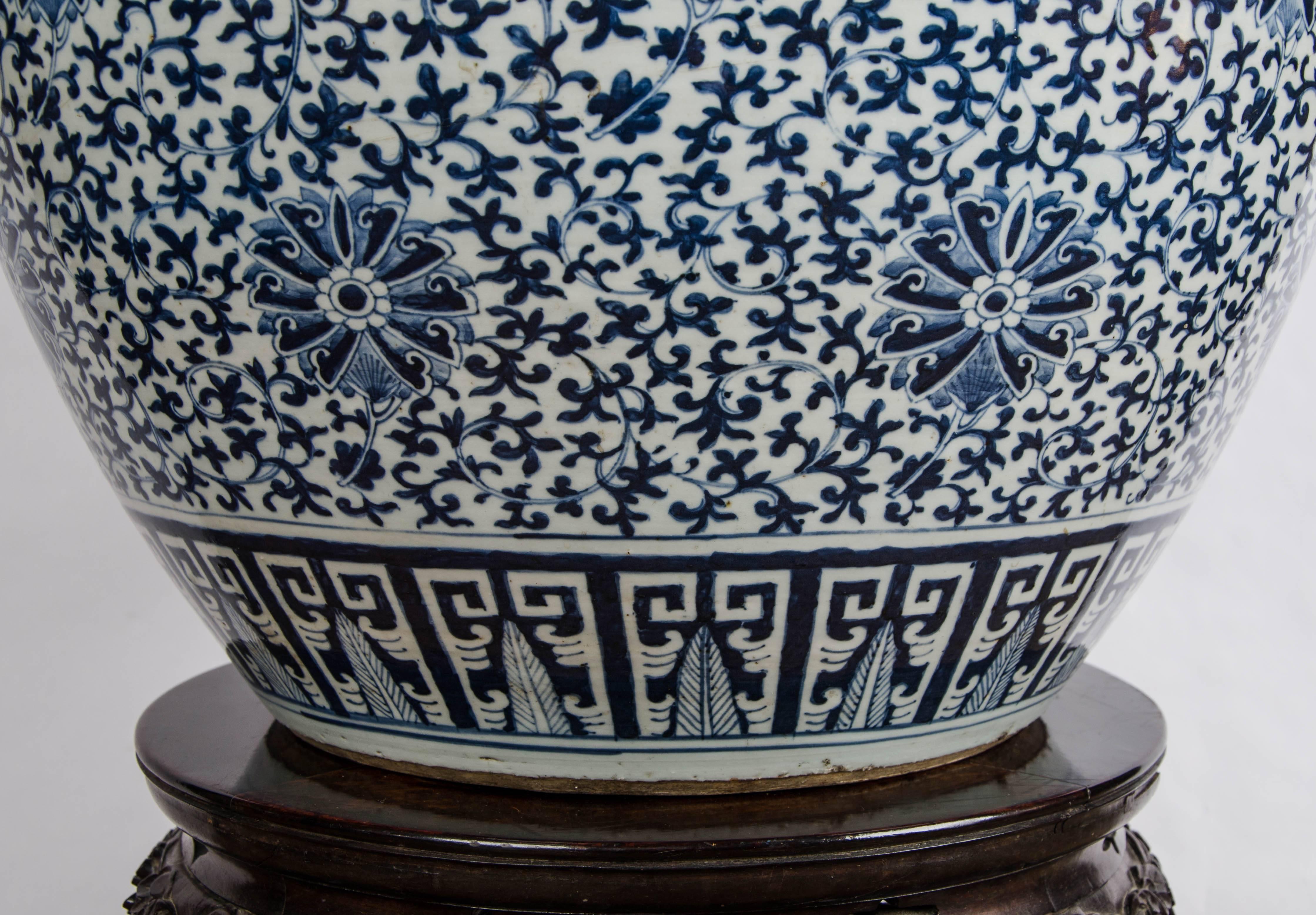 Hand-Painted 19th Century Chinese Blue and White Jardiniere