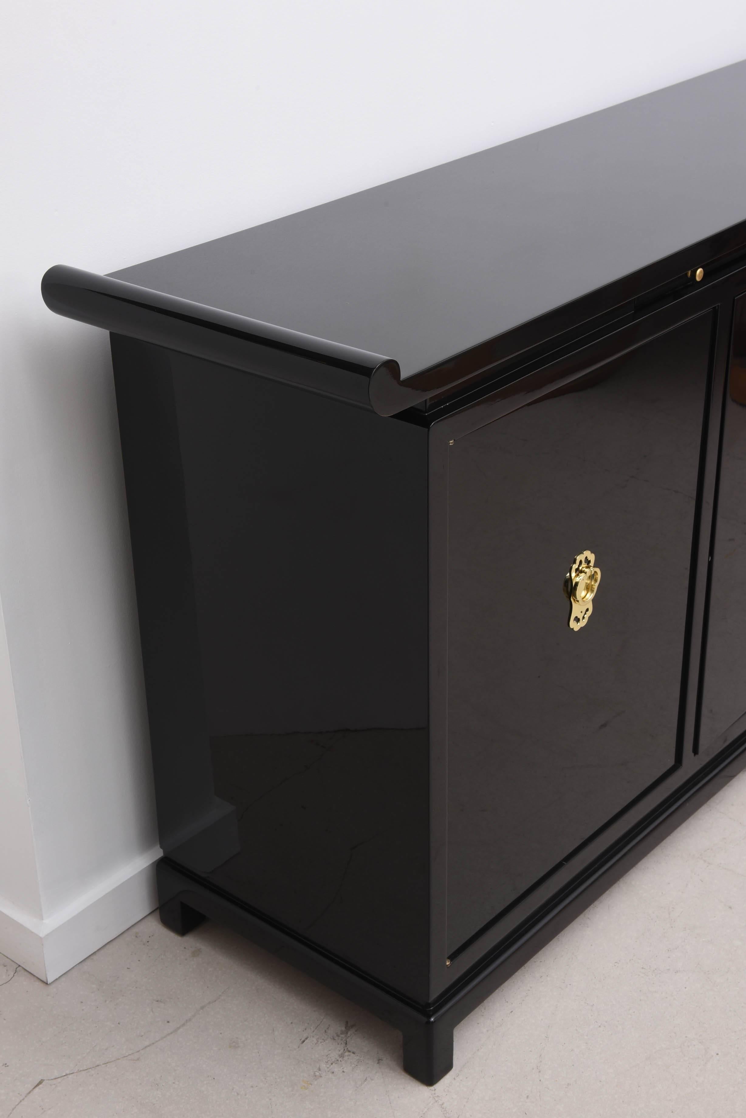 Mid-Century Modern Lacquer Credenza with Ceramic Plaque 4