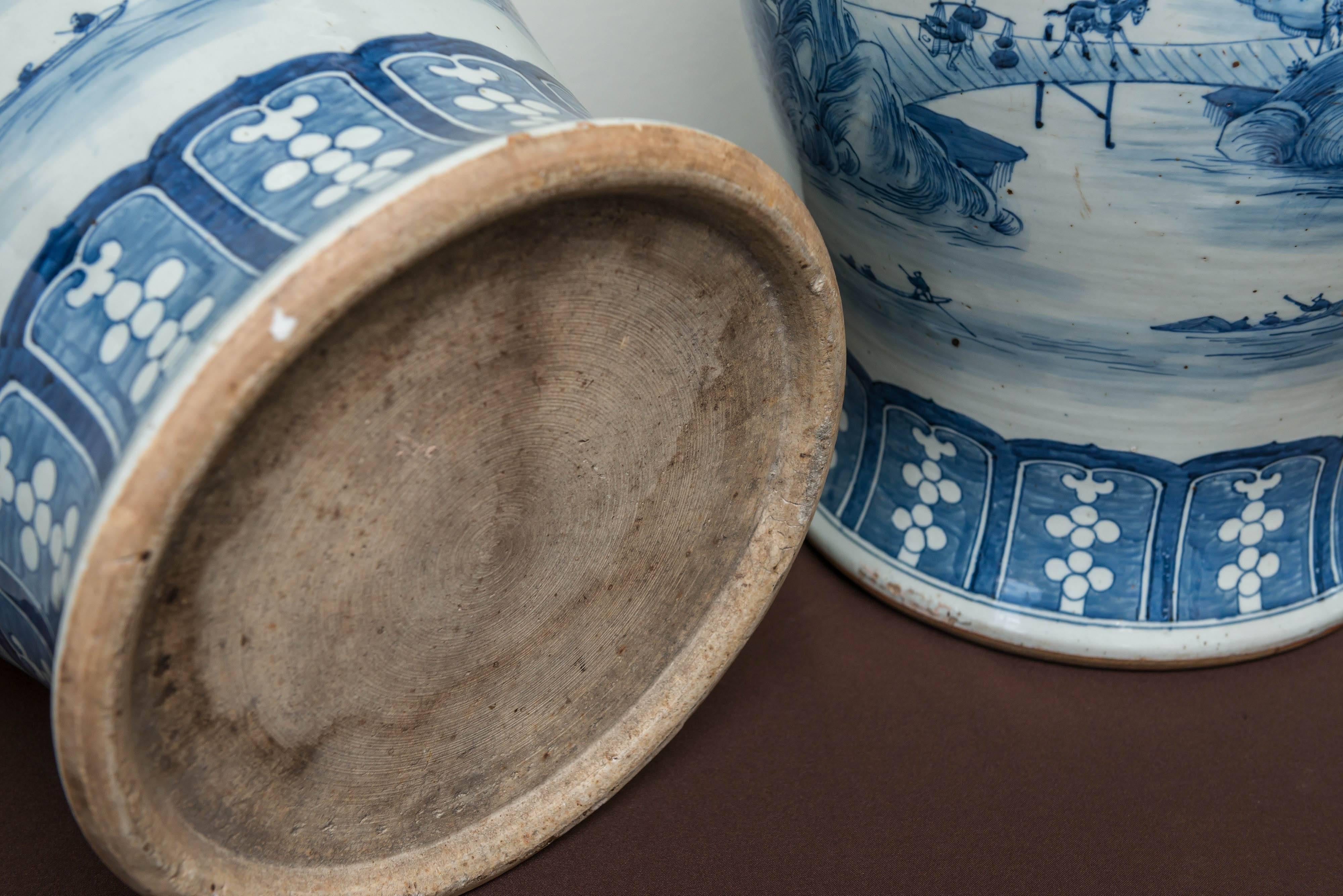 Pair of 19th Century Chinese Blue and White Porcelain Cap Jars, circa 1825 For Sale 1