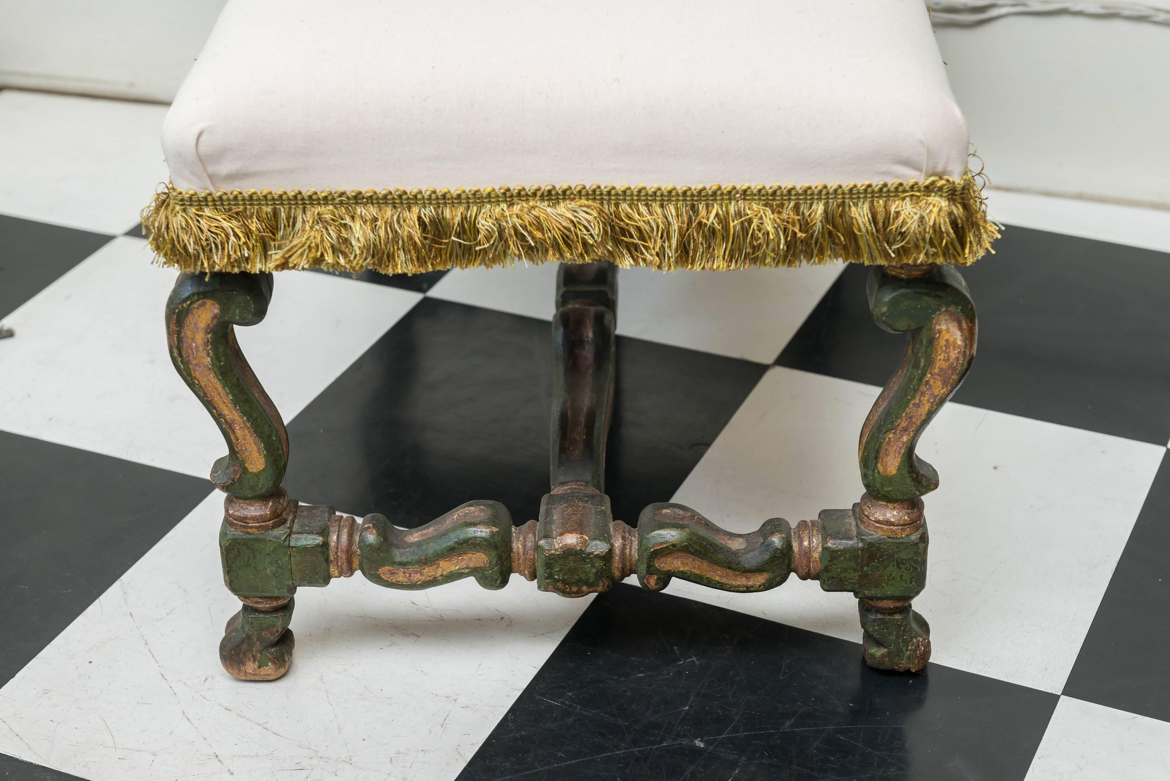 Gesso 17th Century Italian Parcel-Gilt and Painted Bench For Sale