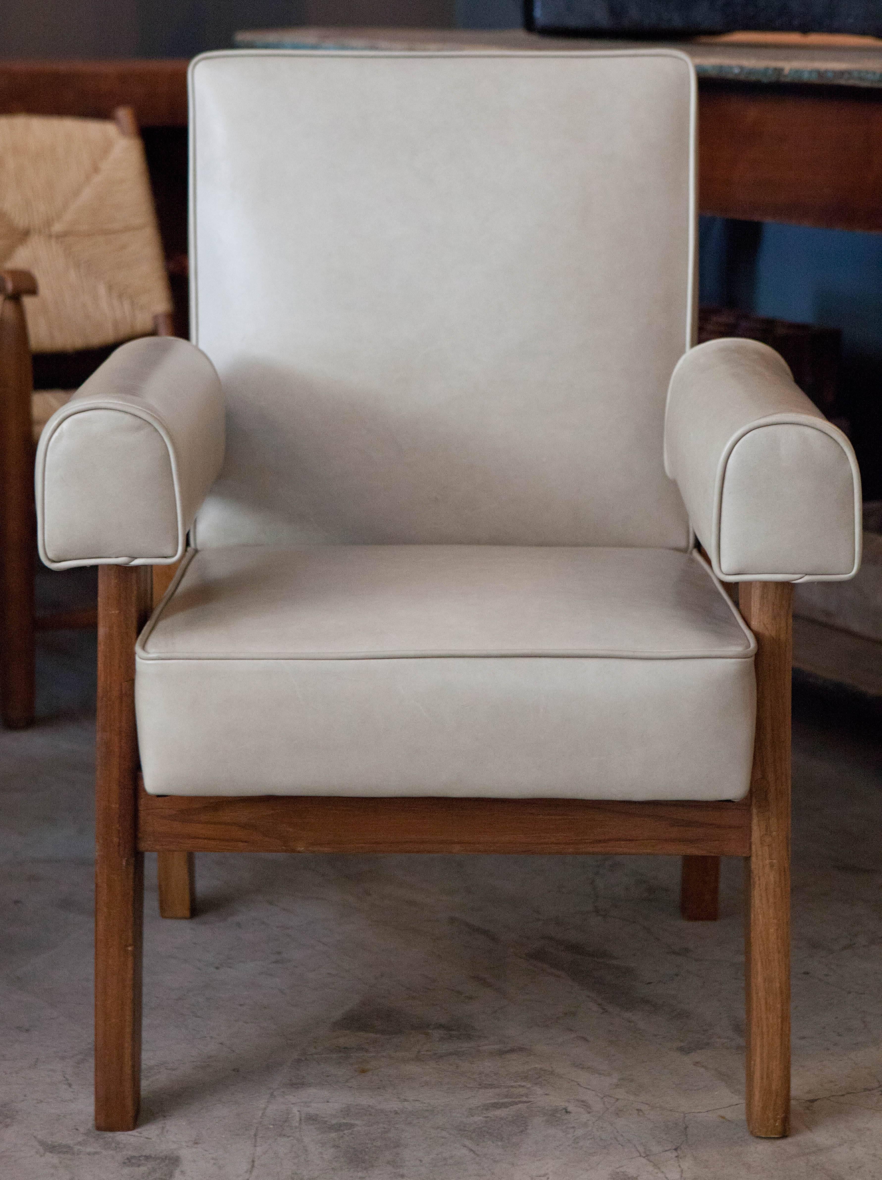 Pair of Armchairs from the High Court, Le Corbusier & Pierre Jeanneret In Good Condition In Los Angeles, CA