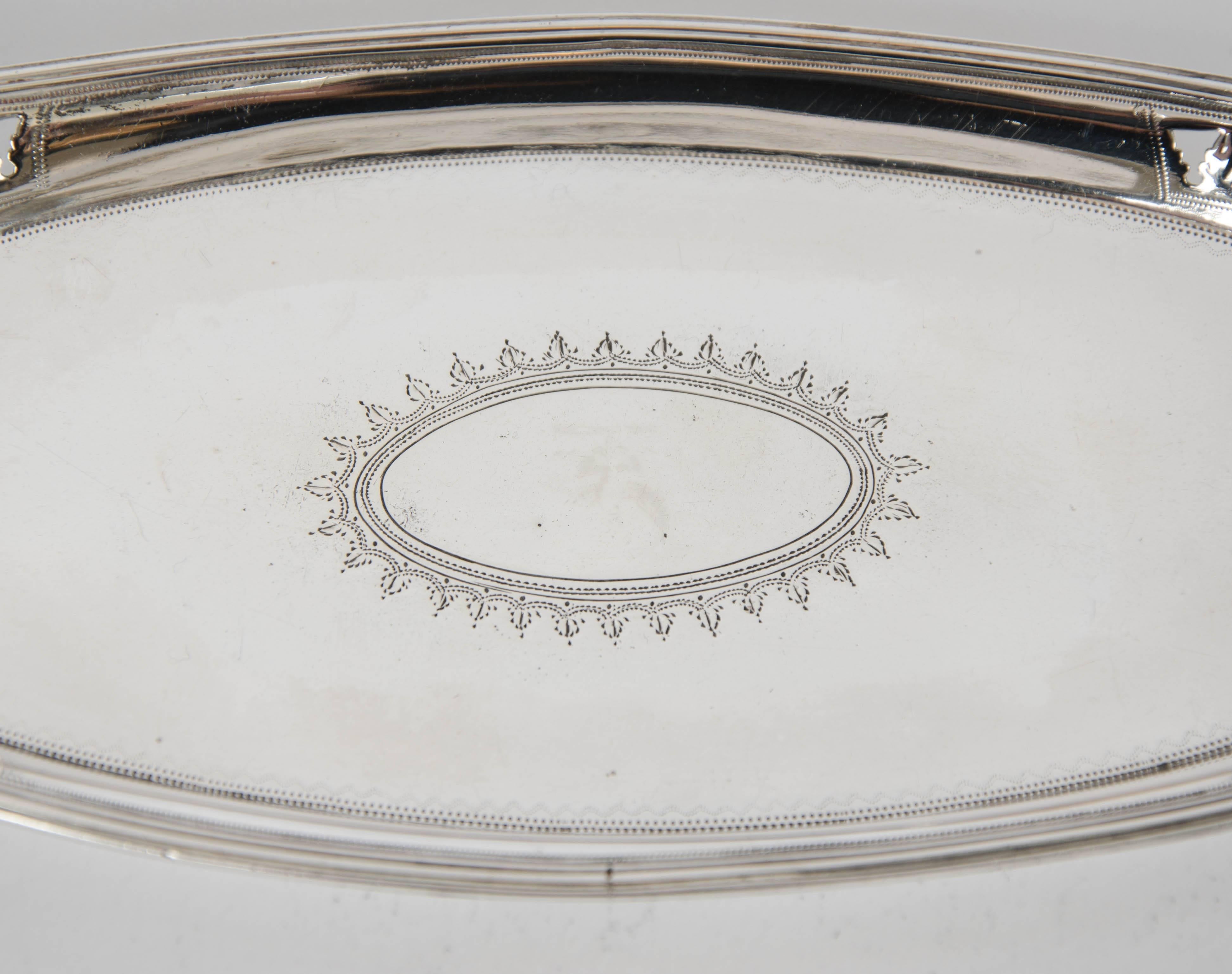 Sterling silver Georgian Snuffer tray, Circa 1794, William Abdy II. 
An ornate snuffer tray in excellent condition.

Please contact us for shipping prices.