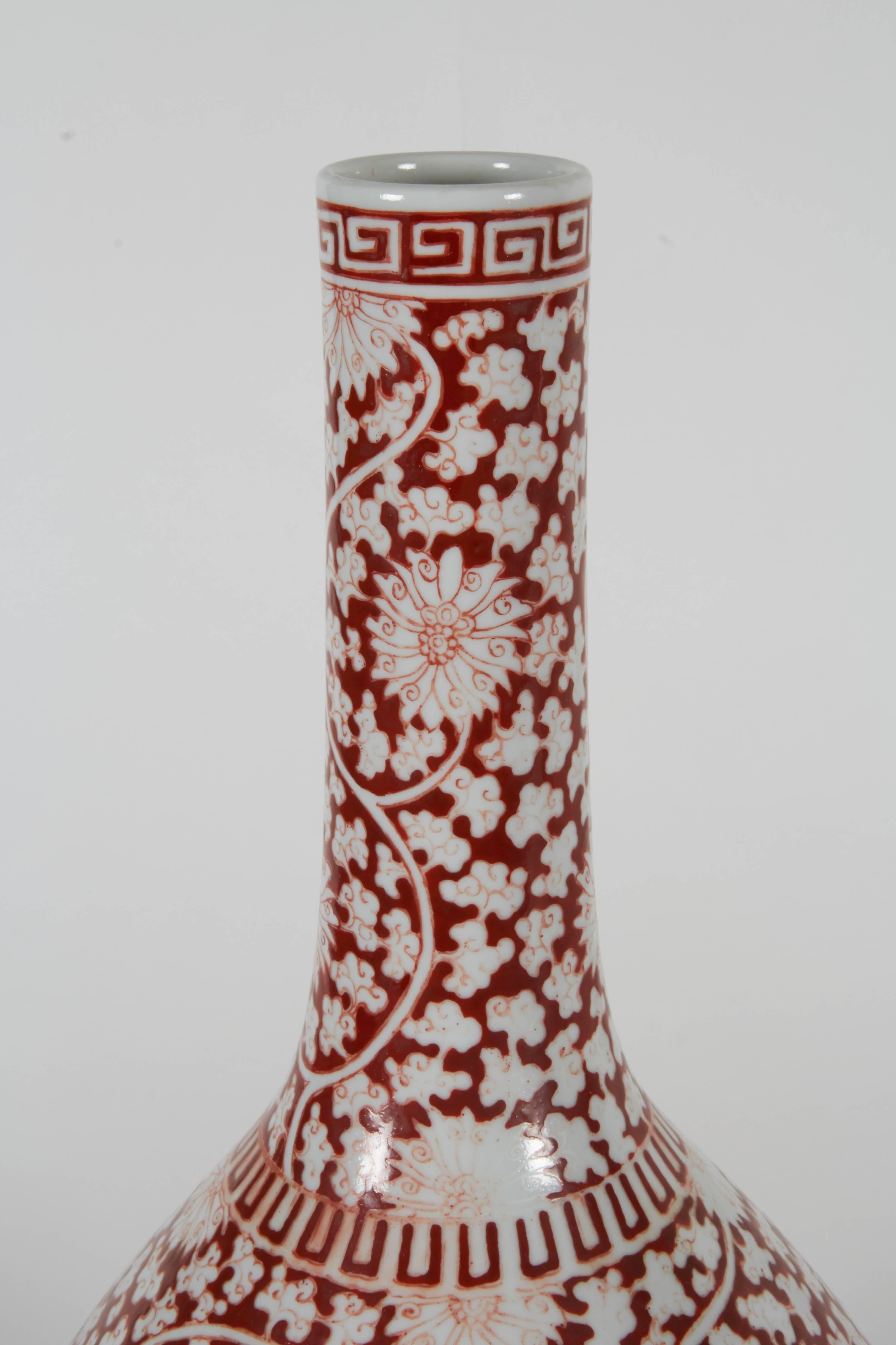 Chinese Export Fine Pair of Chinese Porcelain Bottle Shaped Vases,  Daoguang period (1821-1850) For Sale