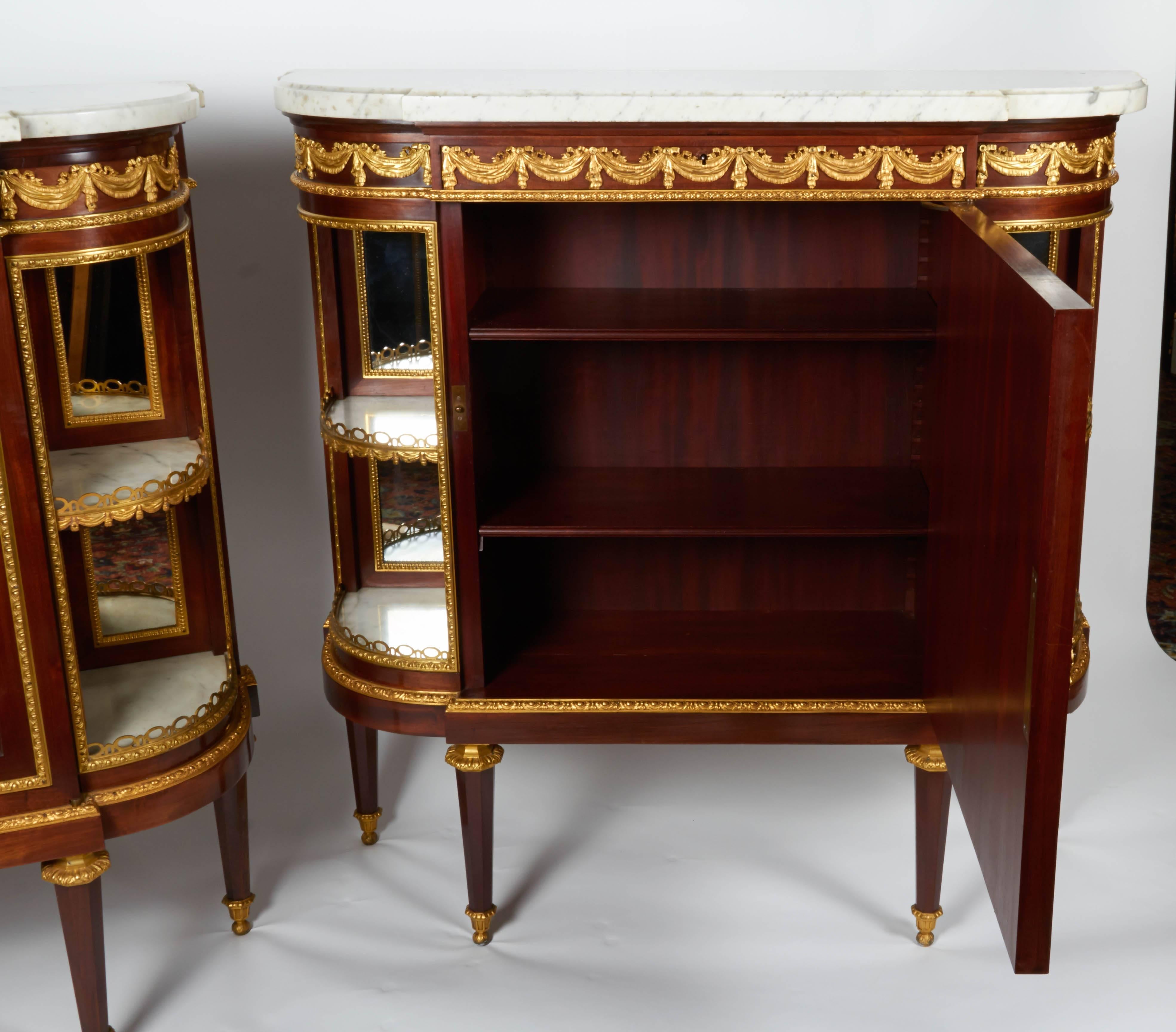 Fine Pair of French Louis XVI Style Side Cabinets or Vitrines, Attributed Dasson In Excellent Condition In New York, NY