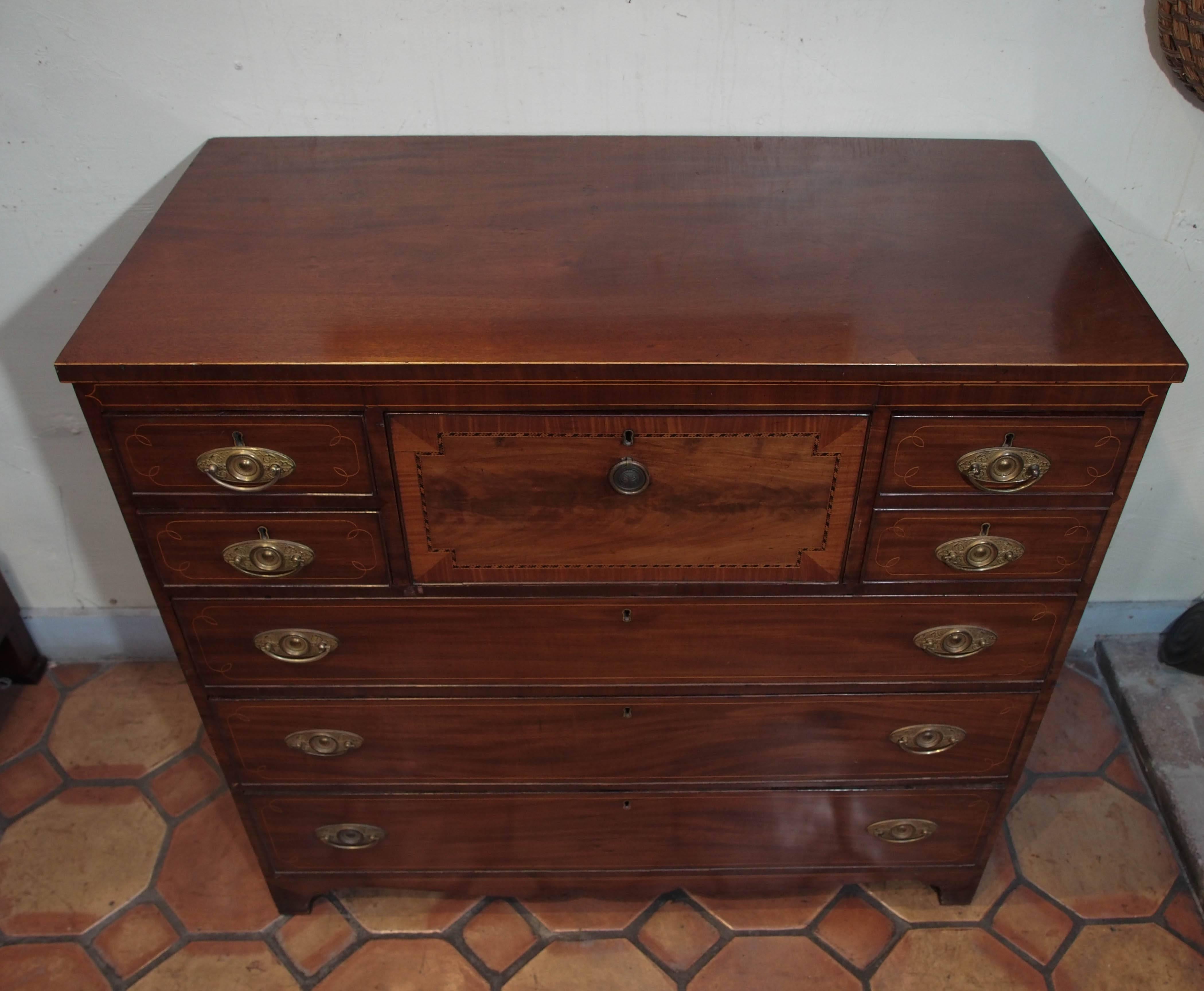 English Sheraton Style Mahogany and Satinwood Commode or Bureau, circa 1810 In Good Condition In New Orleans, LA