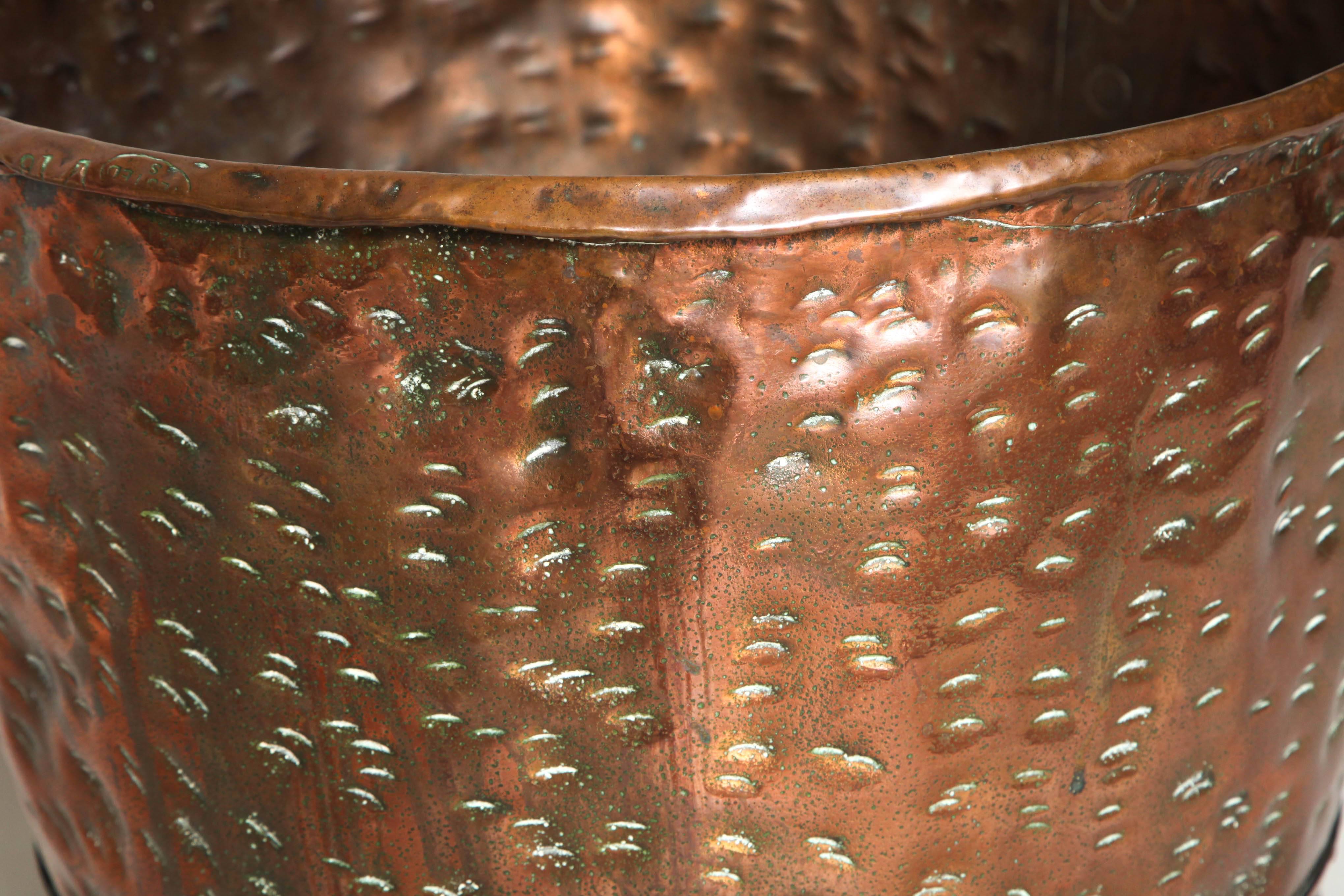 English Riveted Copper Pot In Good Condition In Greenwich, CT