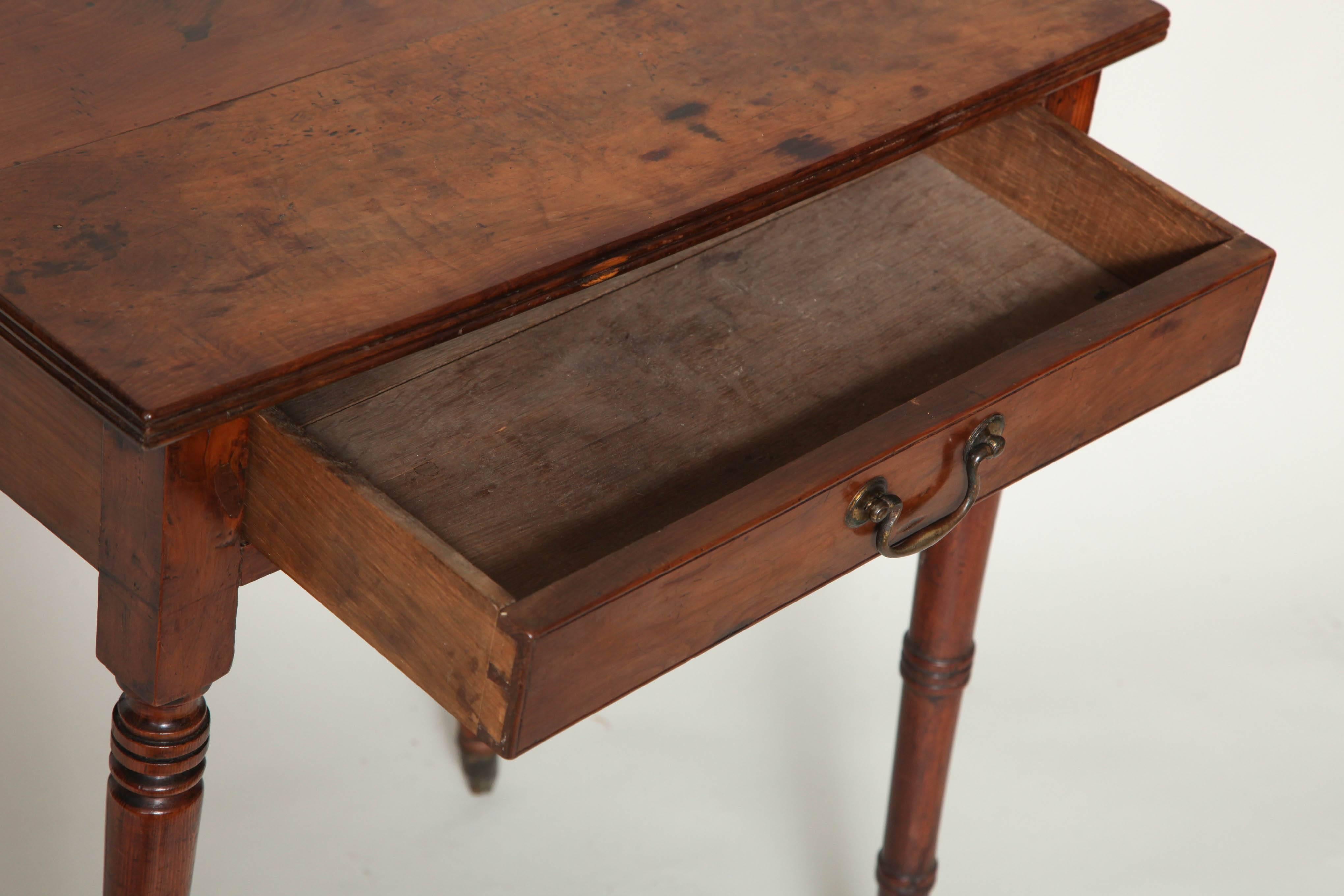 Yew Wood Side Table In Good Condition For Sale In Greenwich, CT