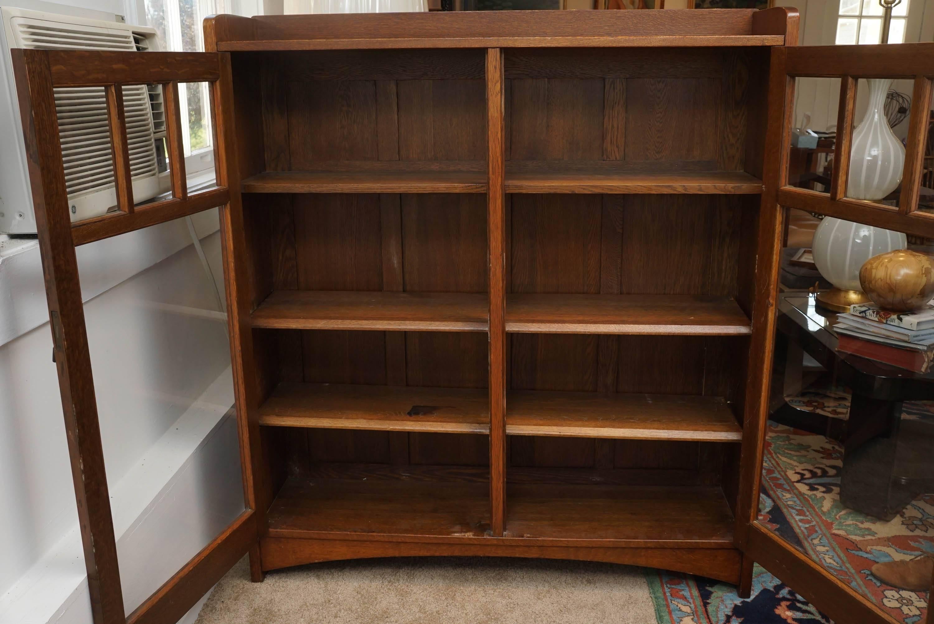 American Arts & Crafts Bookcase, Stickley Attribution, Early 20th Century   For Sale