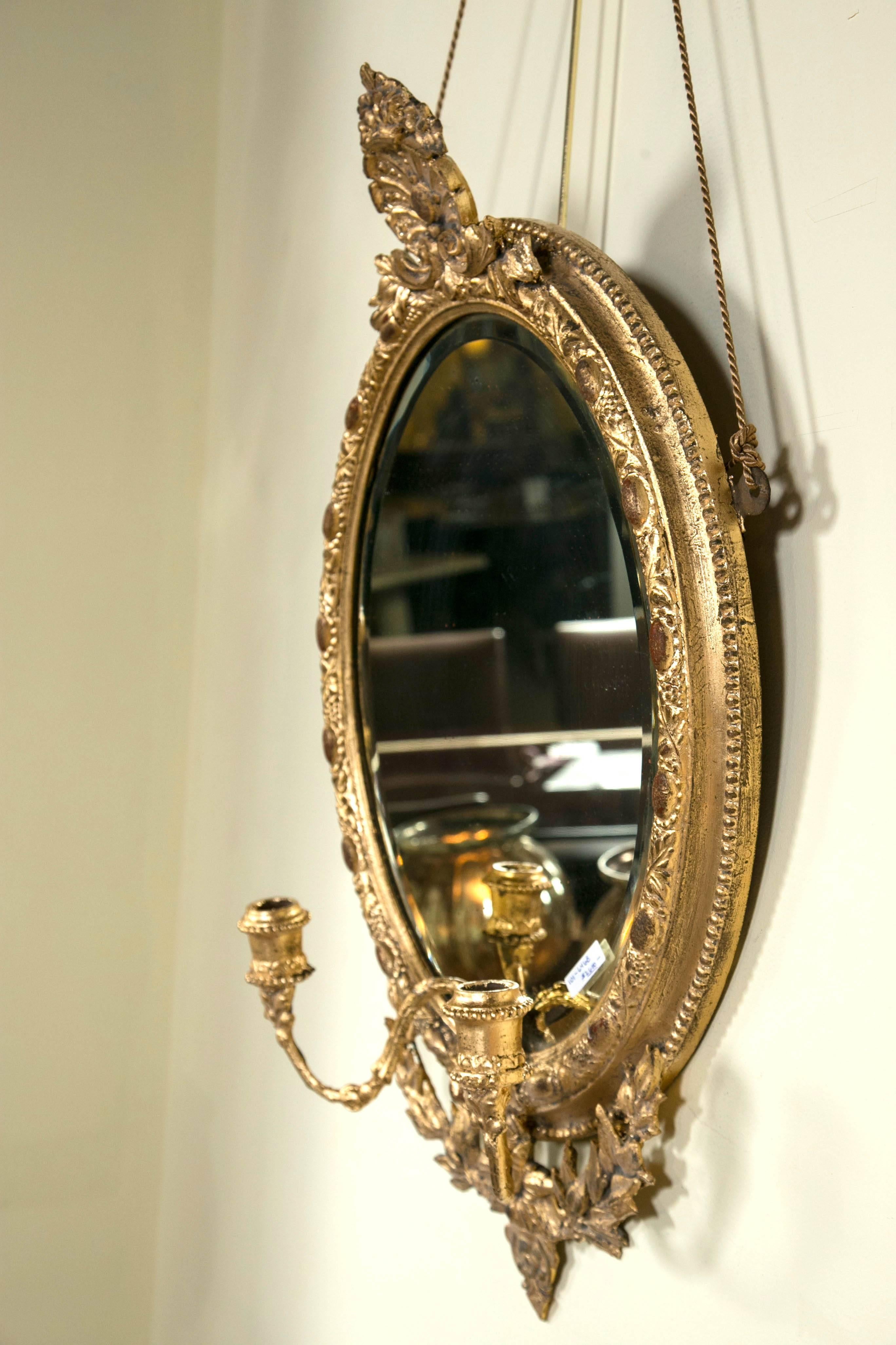 Miroirs avec bougeoirs de style Louis XVI, or doré, bois sculpté, Europe, années 1920 en vente 2