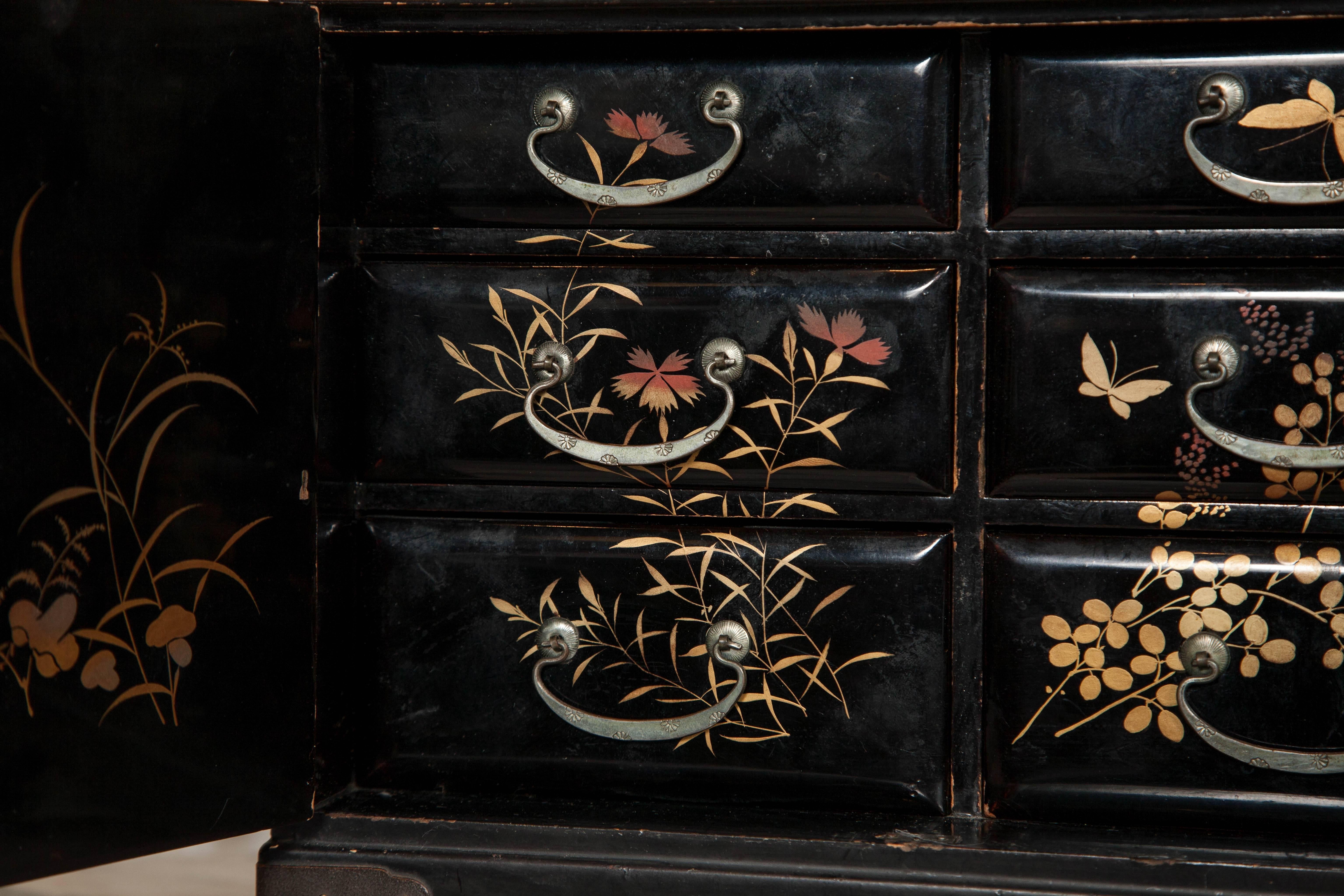 Antique Chinoiserie Miniature Cabinet In Good Condition In London, GB