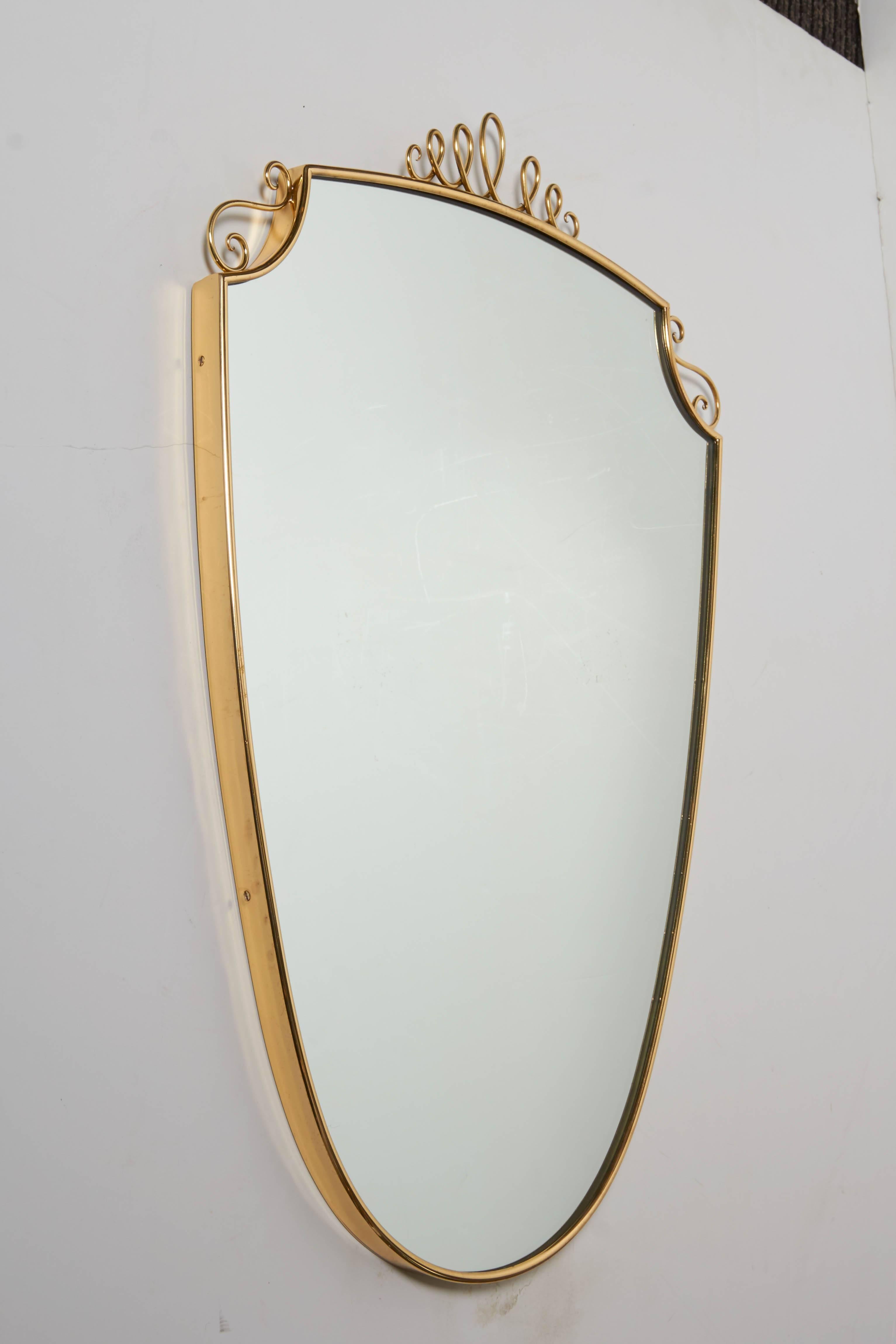 Pair of Italian 1950s Shield Mirrors In Good Condition In New York, NY