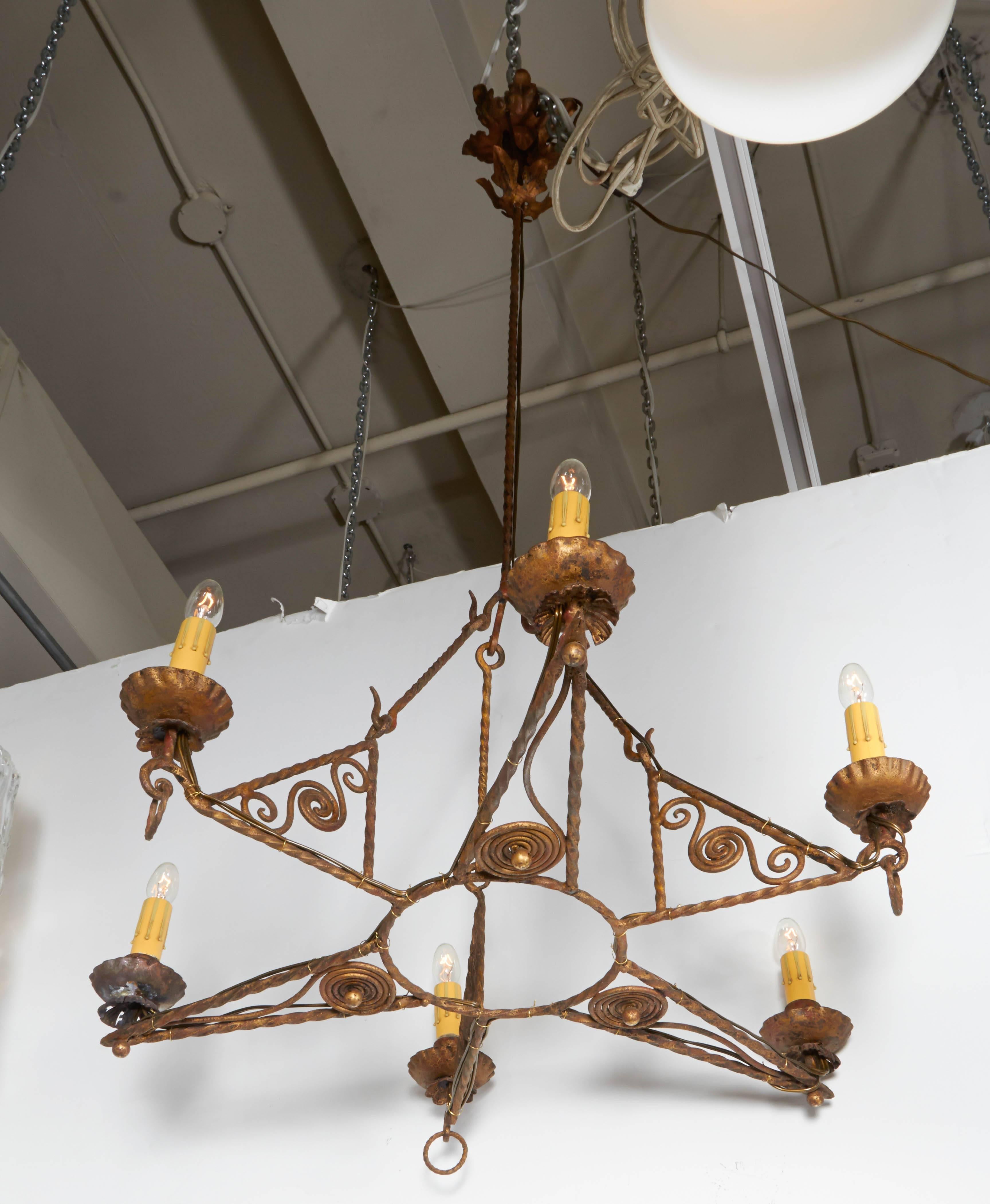 Early 20th Century Italian 1920s Art Deco Gilt Iron Chandelier For Sale