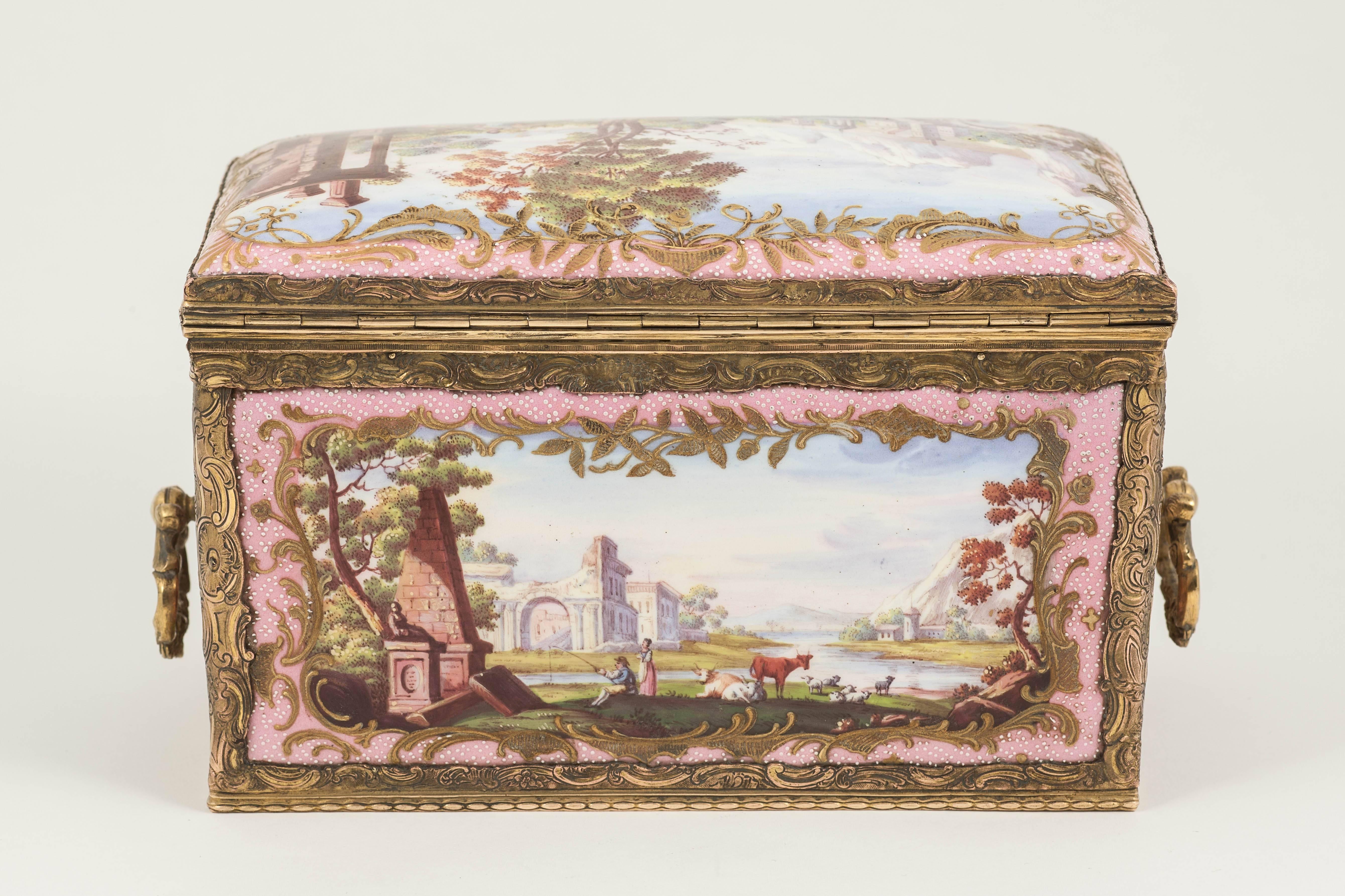 Extremely Rare Bilston Enamel Box, Mounted in Gilt Brass, England, circa 1780 In Excellent Condition For Sale In London, GB