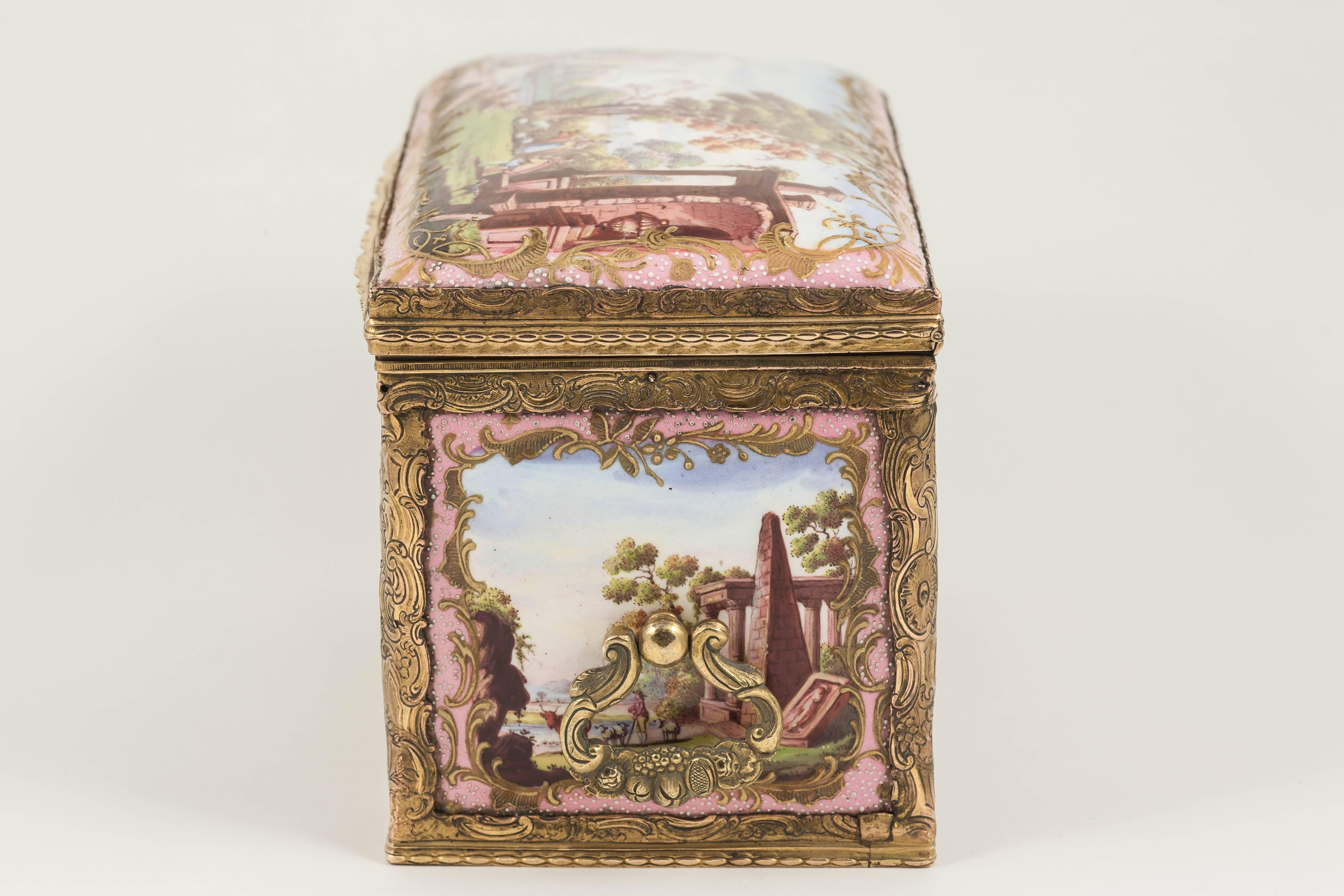 Extremely Rare Bilston Enamel Box, Mounted in Gilt Brass, England, circa 1780 For Sale 1