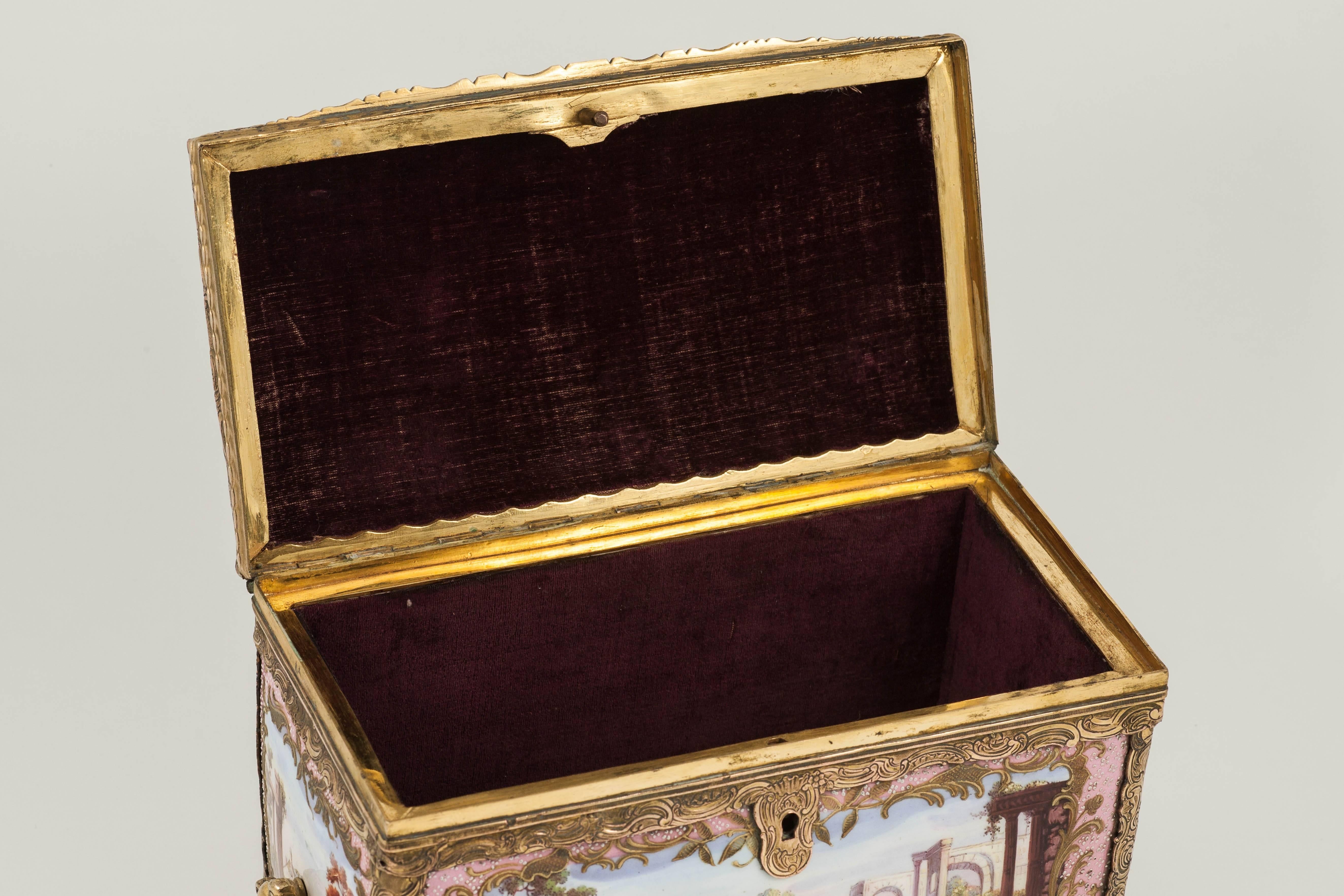 Extremely Rare Bilston Enamel Box, Mounted in Gilt Brass, England, circa 1780 For Sale 3