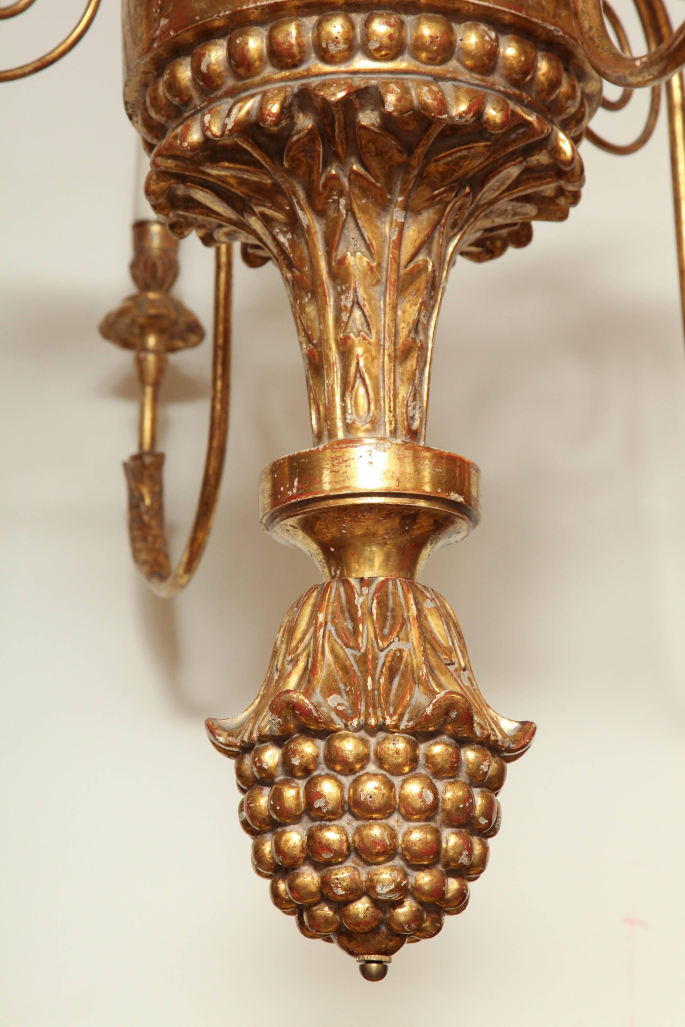 Large Regency Carved Giltwood Chandelier In Good Condition In Westwood, NJ