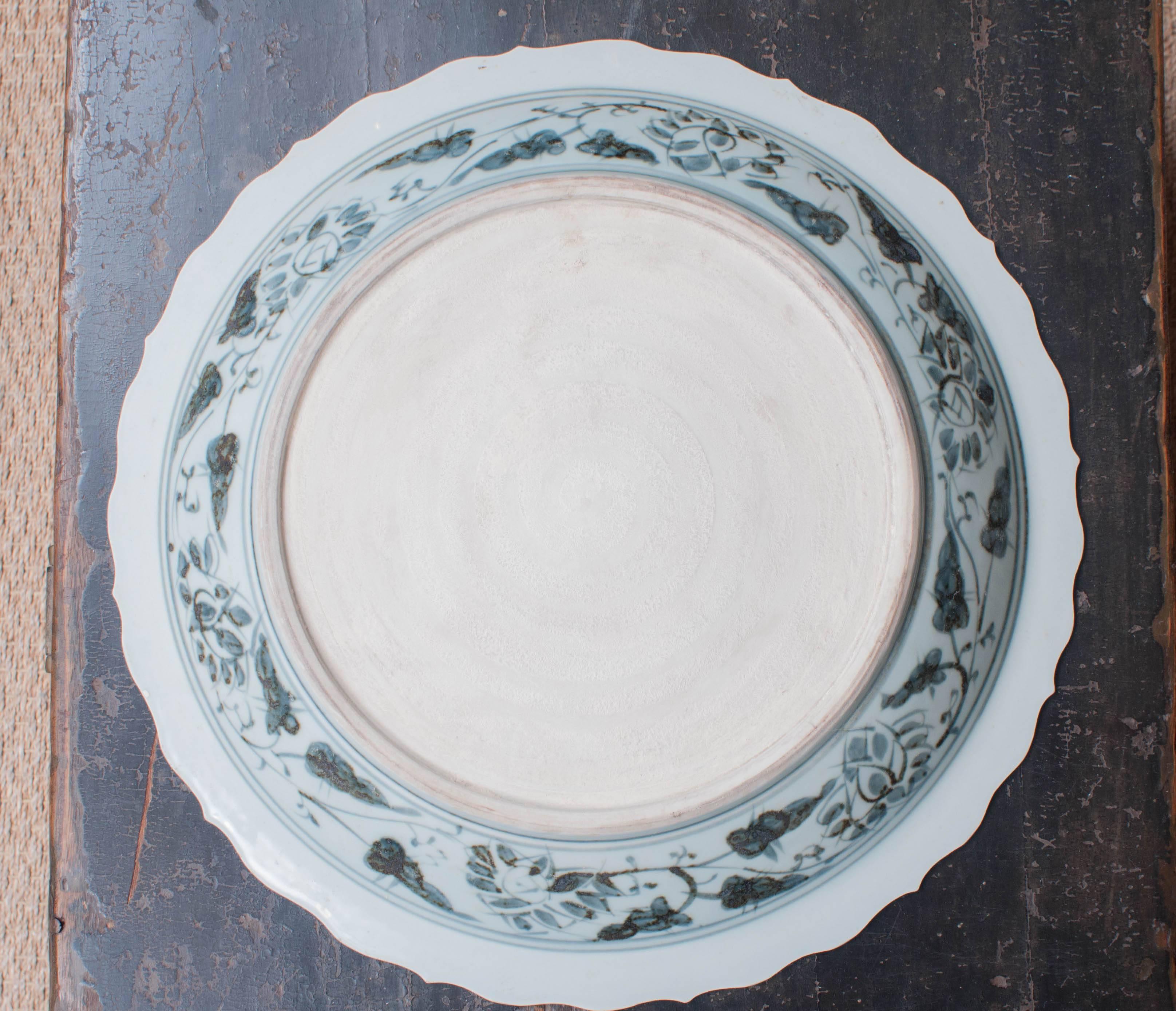 Ming Dynasty Style Chinese Porcelain Charger In Excellent Condition For Sale In Washington, DC