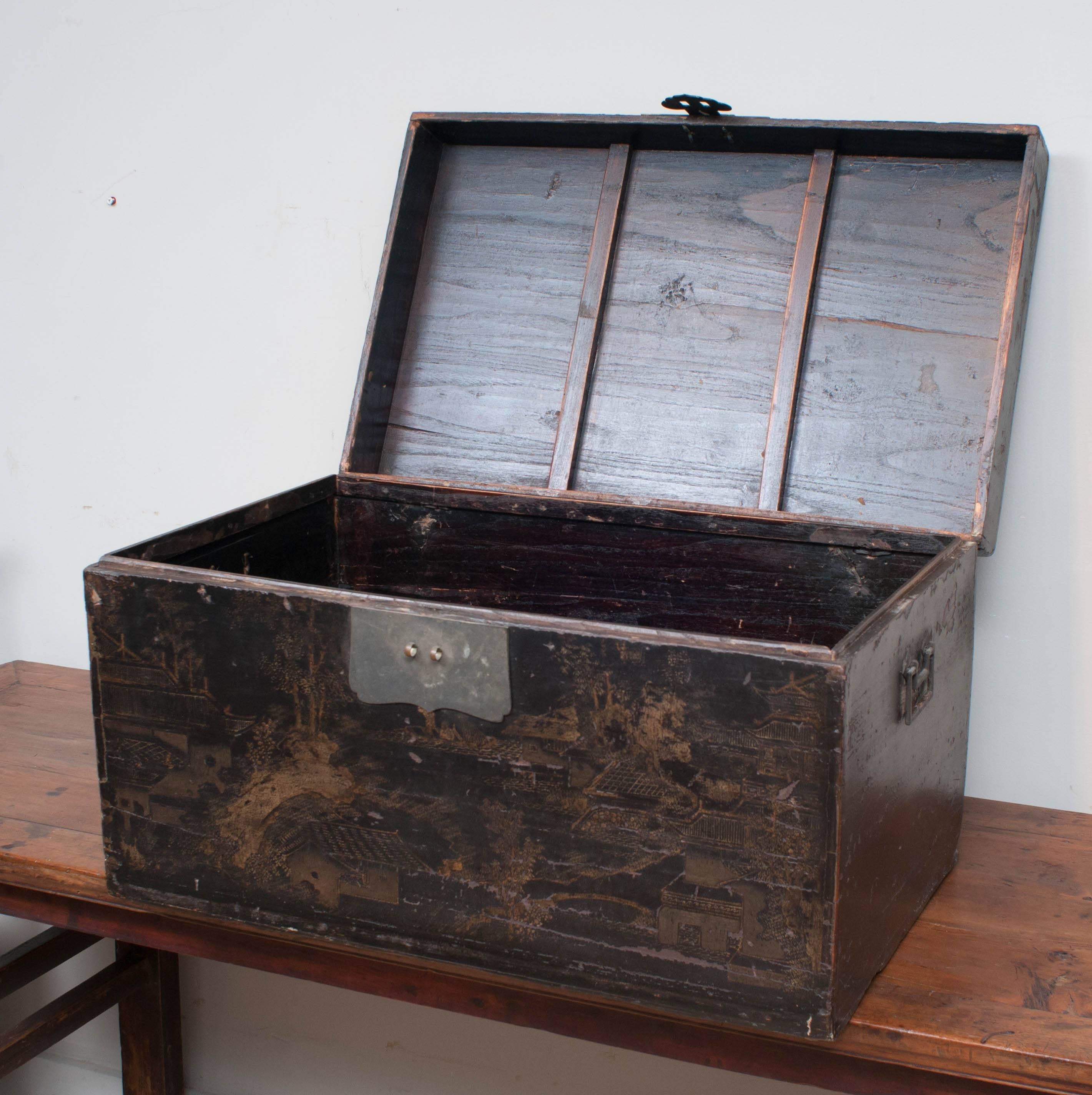 19th Century Chinese Trunk with Gilt Painting In Good Condition In Washington, DC