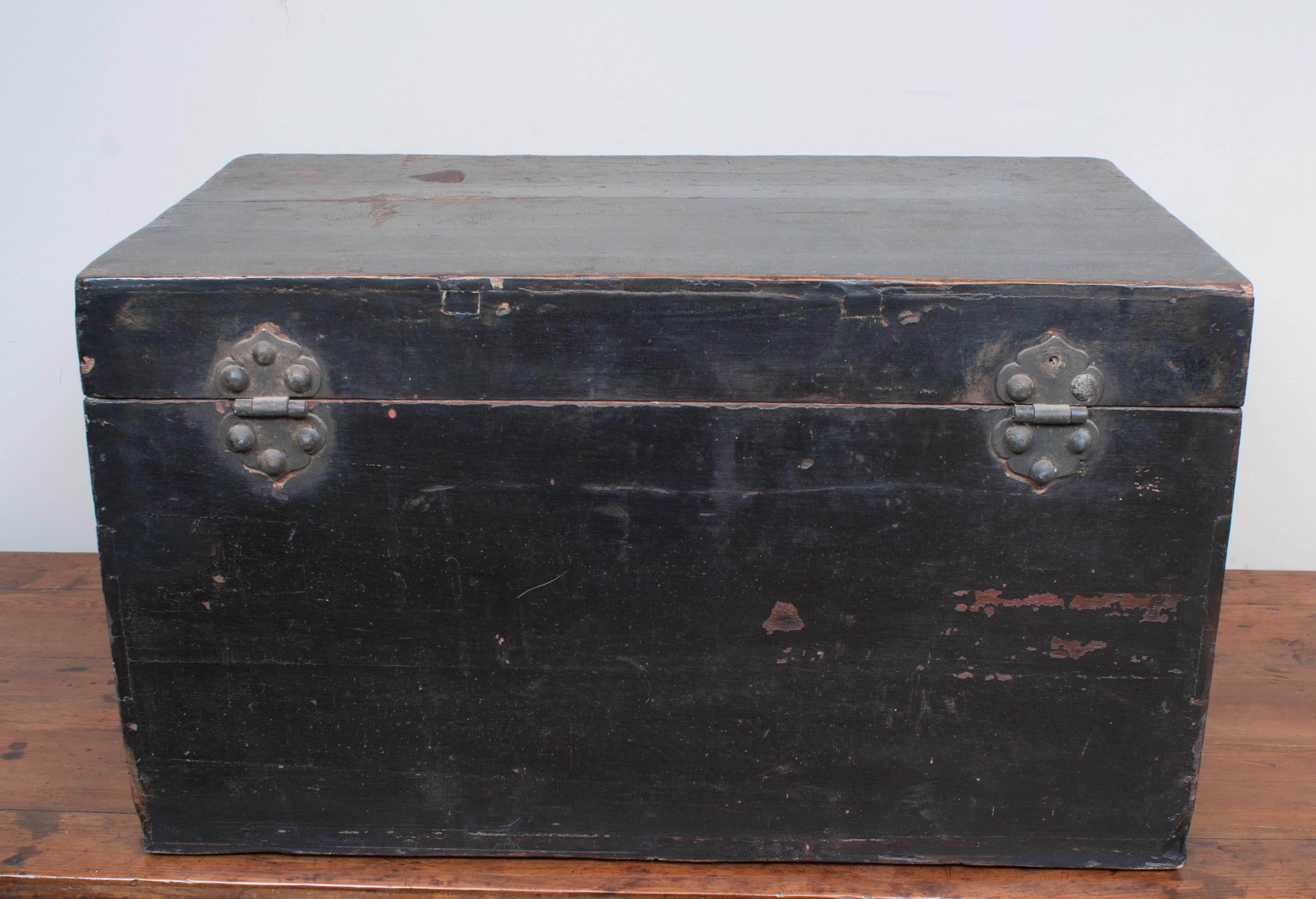 19th Century Chinese Trunk with Gilt Painting 3