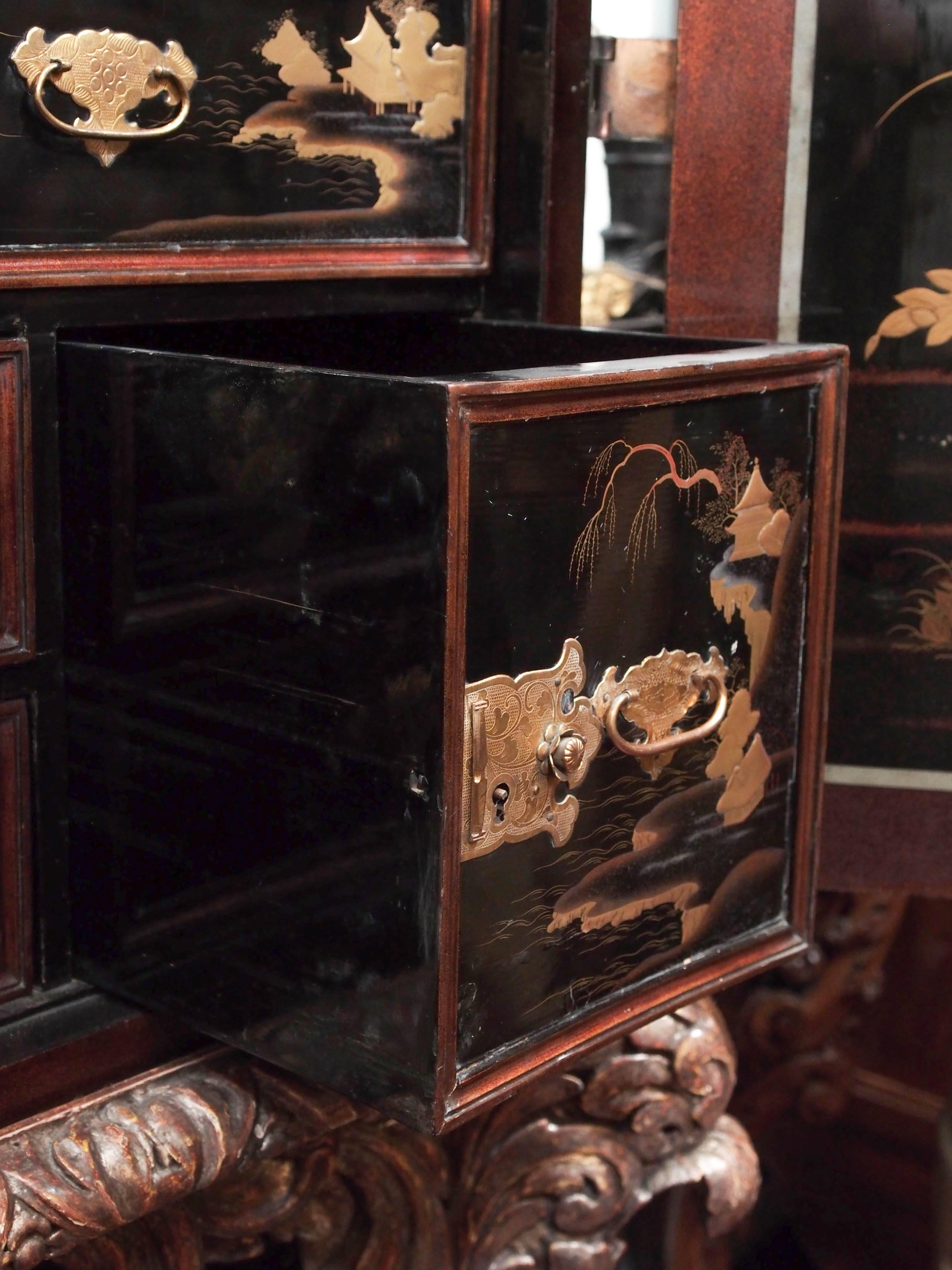 Chinese Chinoiserie Spice Cabinet on Dutch Stand In Good Condition For Sale In Natchez, MS