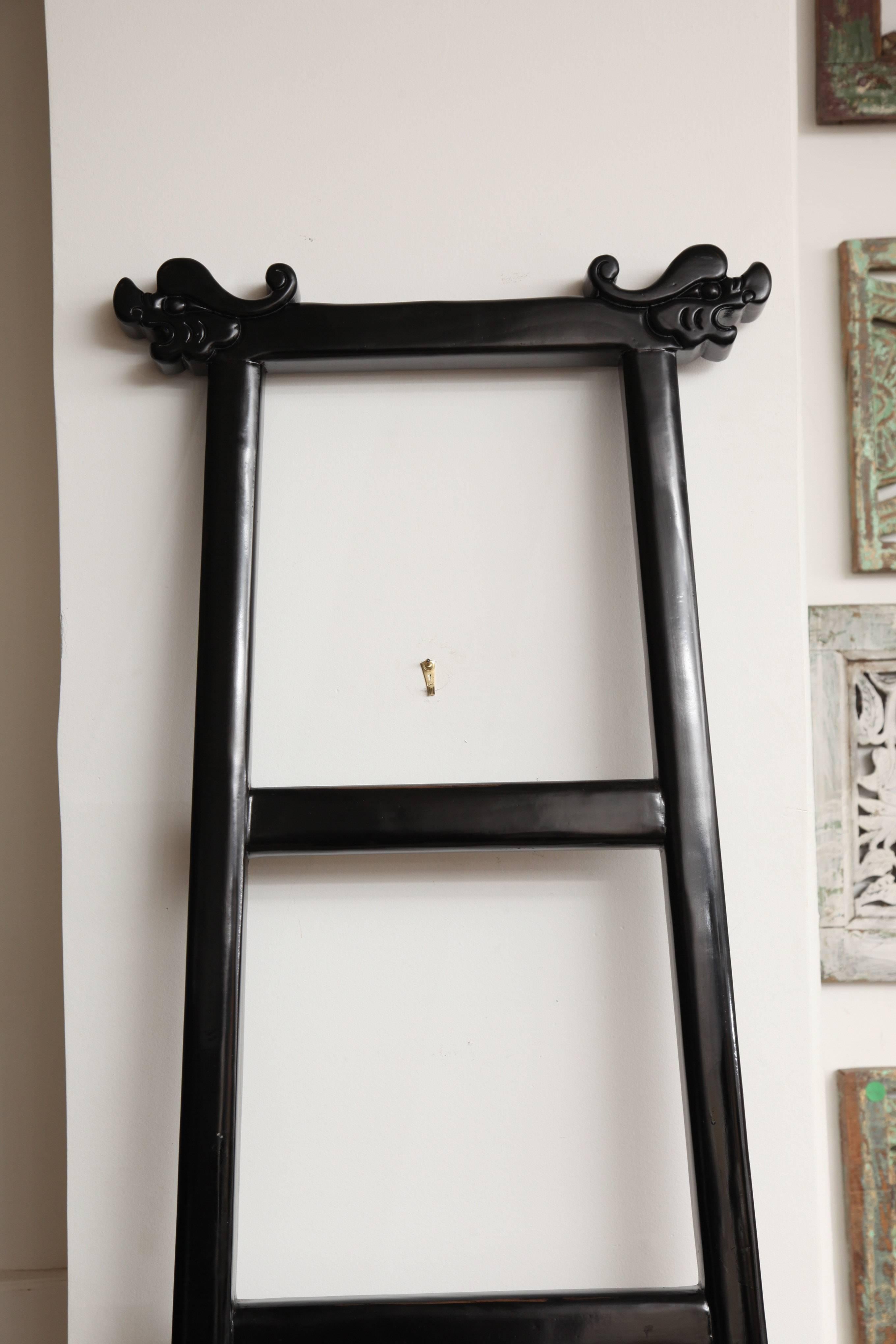 Chinese Decorative Black Lacquered Towel Rack