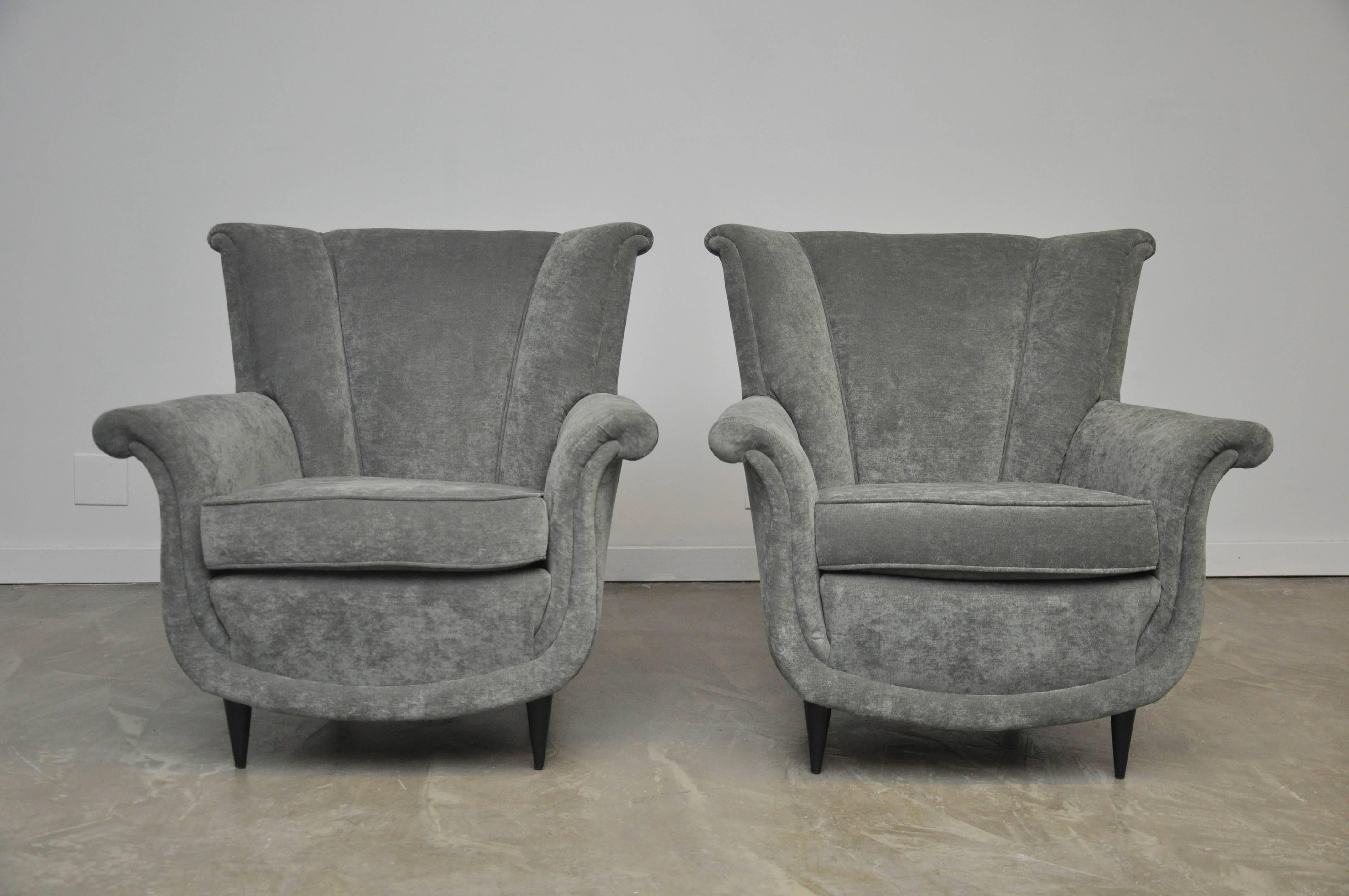 20th Century Pair of Italian Lounge Chairs