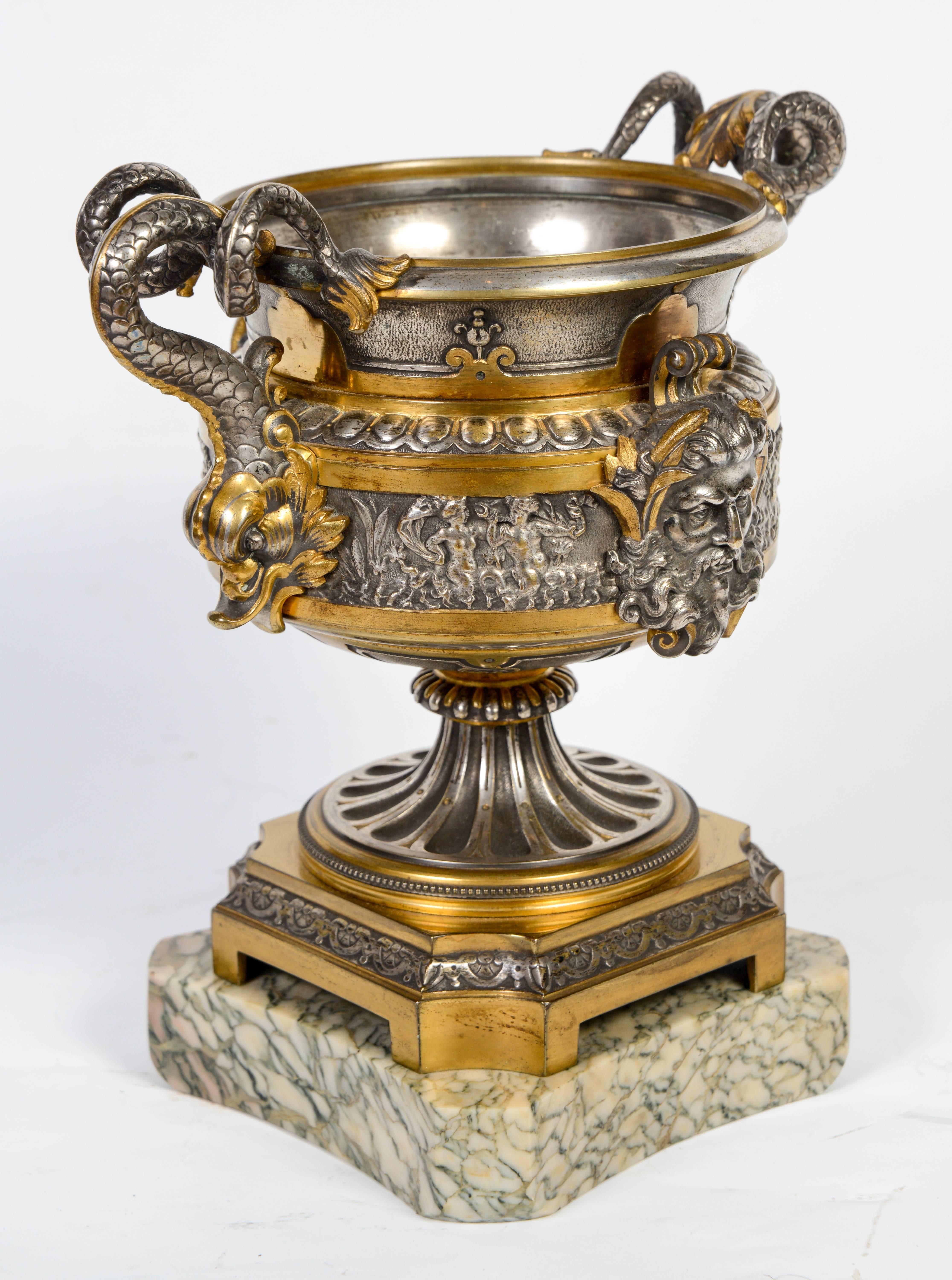 19th Century Renaissance Style Bronze Cup in Gilt and Silver Bronze In Excellent Condition For Sale In Saint-Ouen, FR