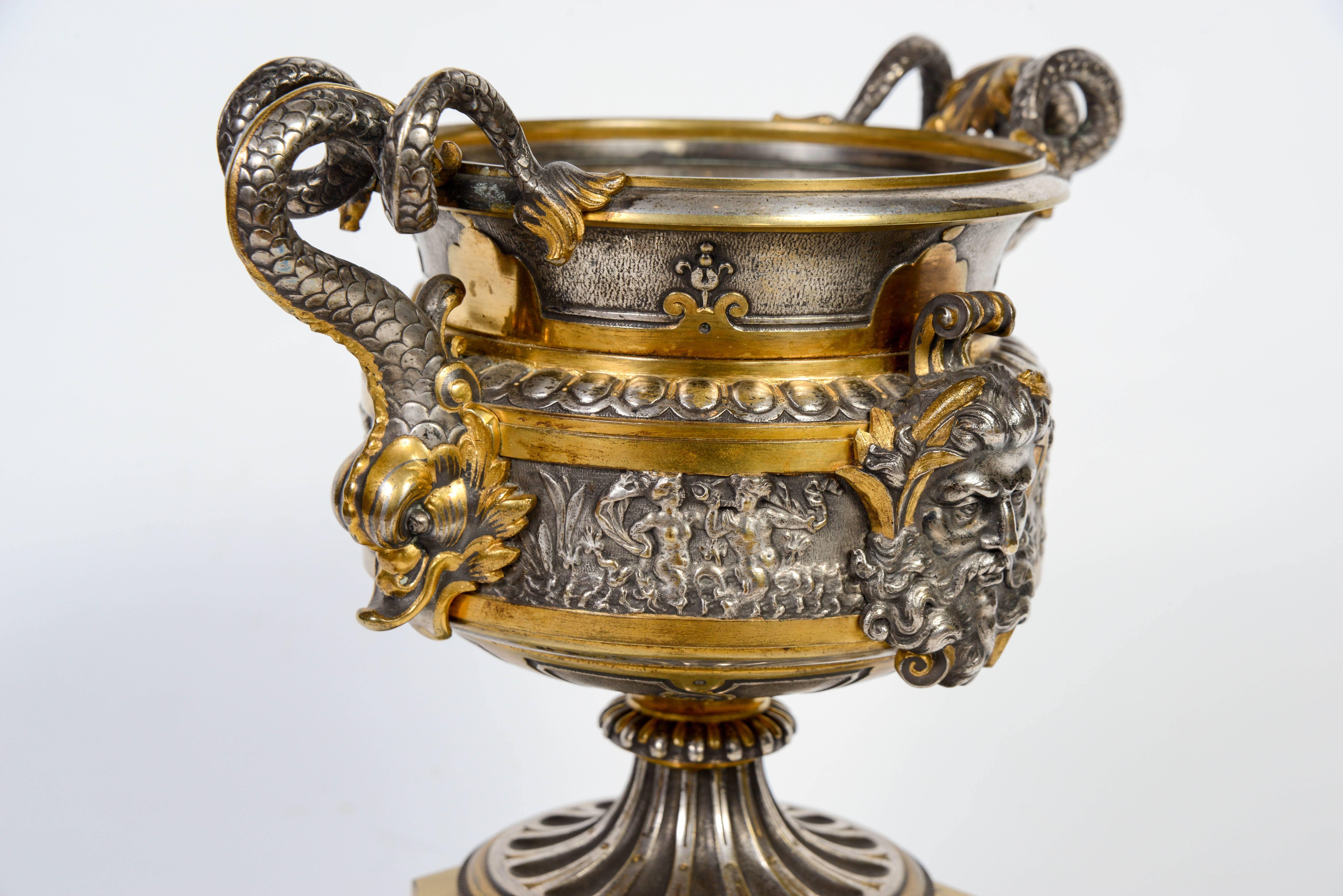 19th Century Renaissance Style Bronze Cup in Gilt and Silver Bronze For Sale 1