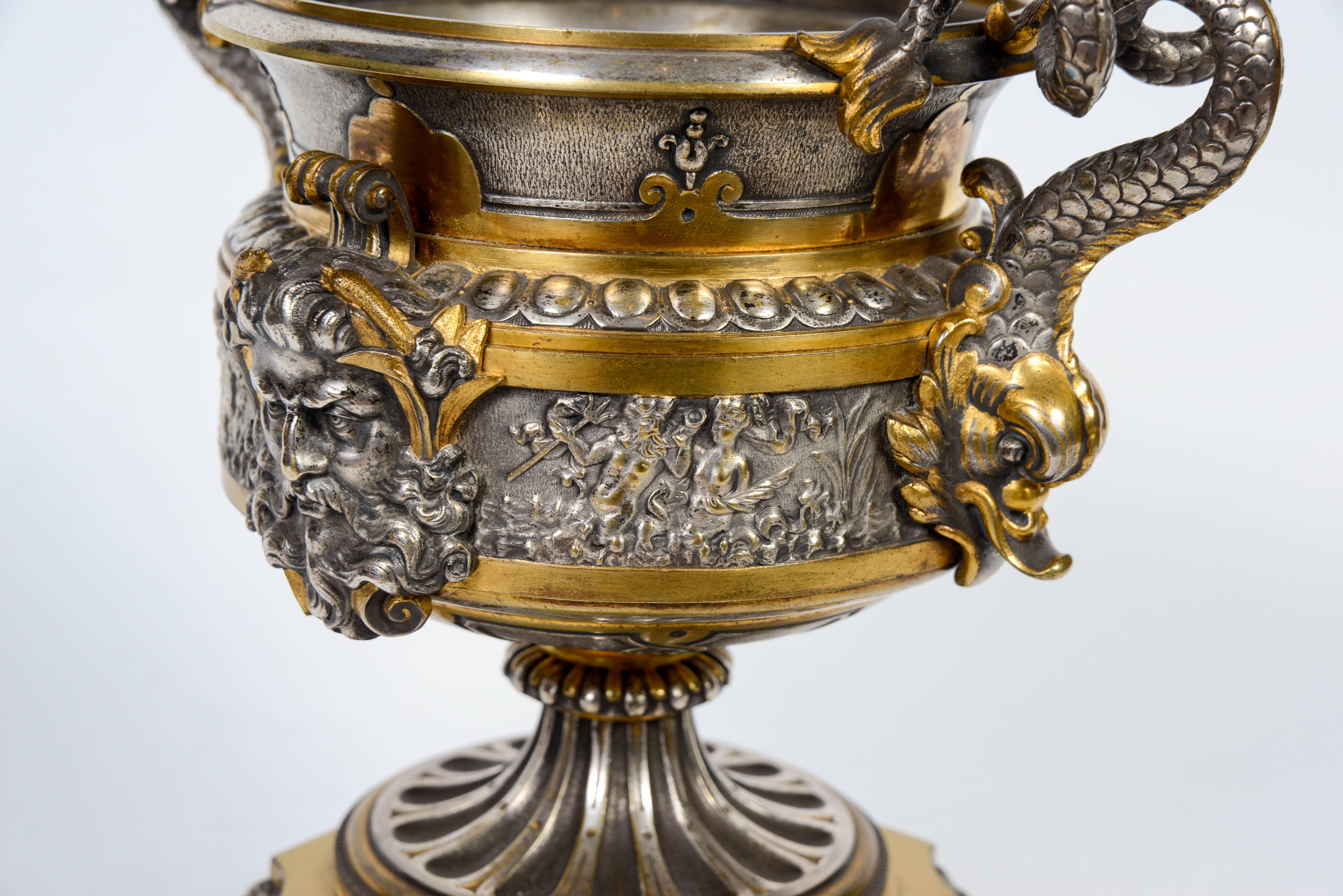 19th Century Renaissance Style Bronze Cup in Gilt and Silver Bronze For Sale 2