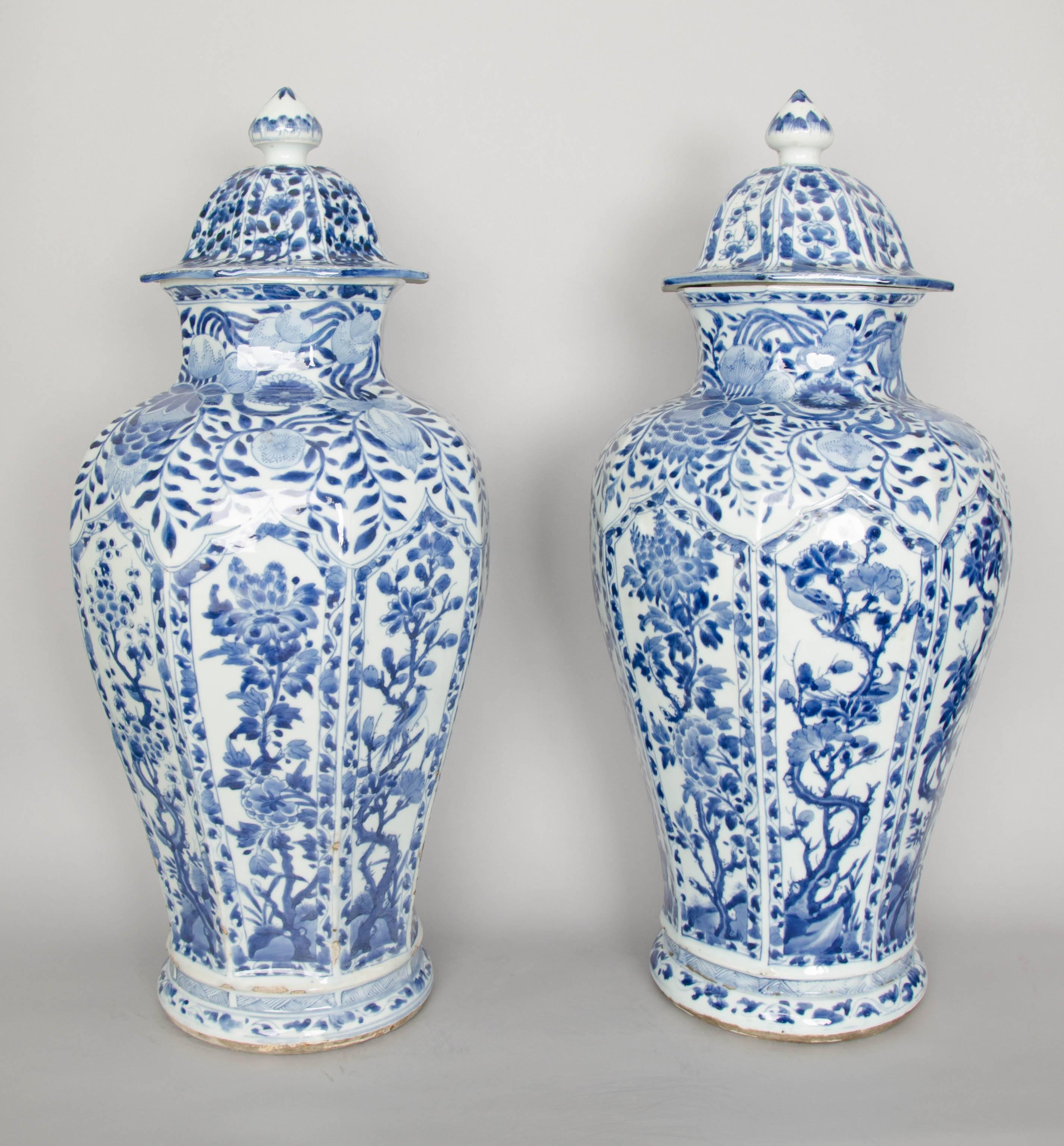 Large Pair of Chinese Kangxi Period Blue and White Vases and Covers 1
