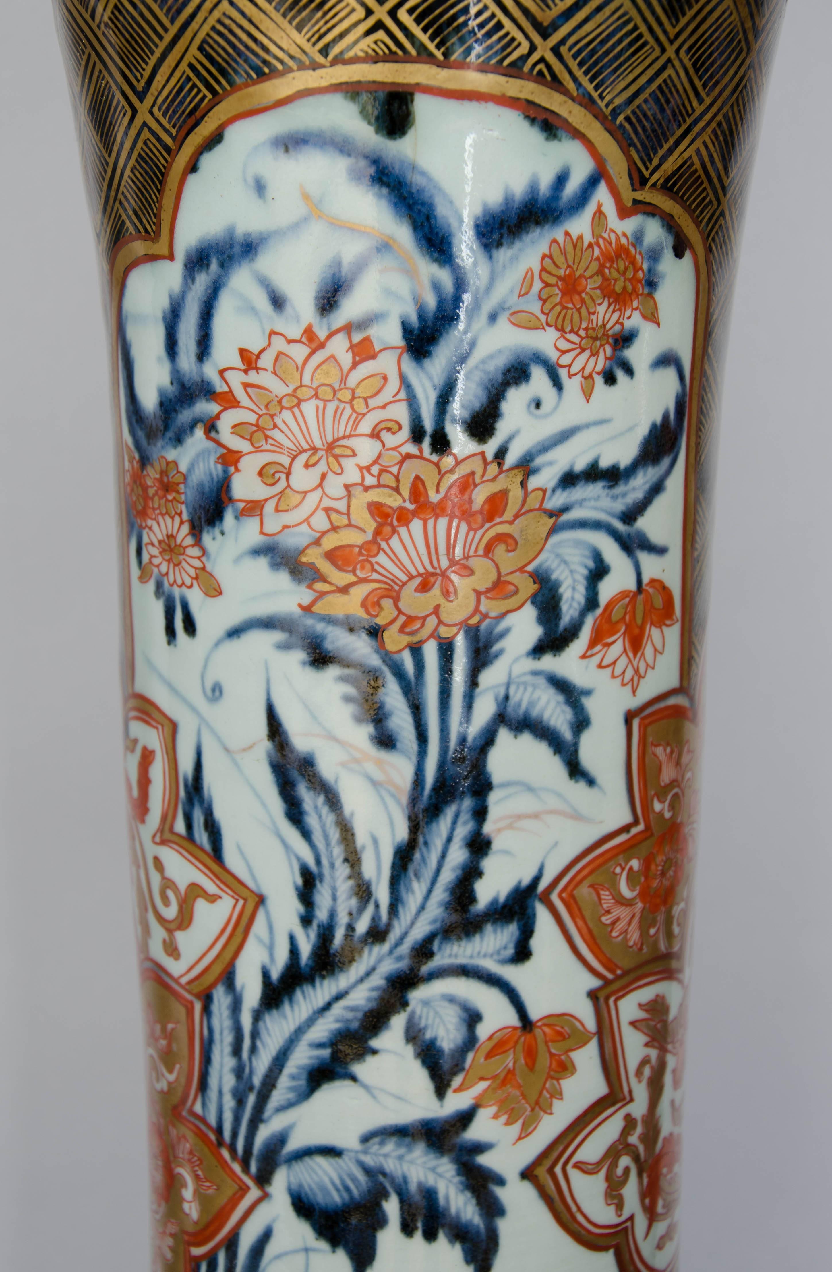 Pair of Japanese Imari Sleeve Vases, circa 1700 For Sale 5