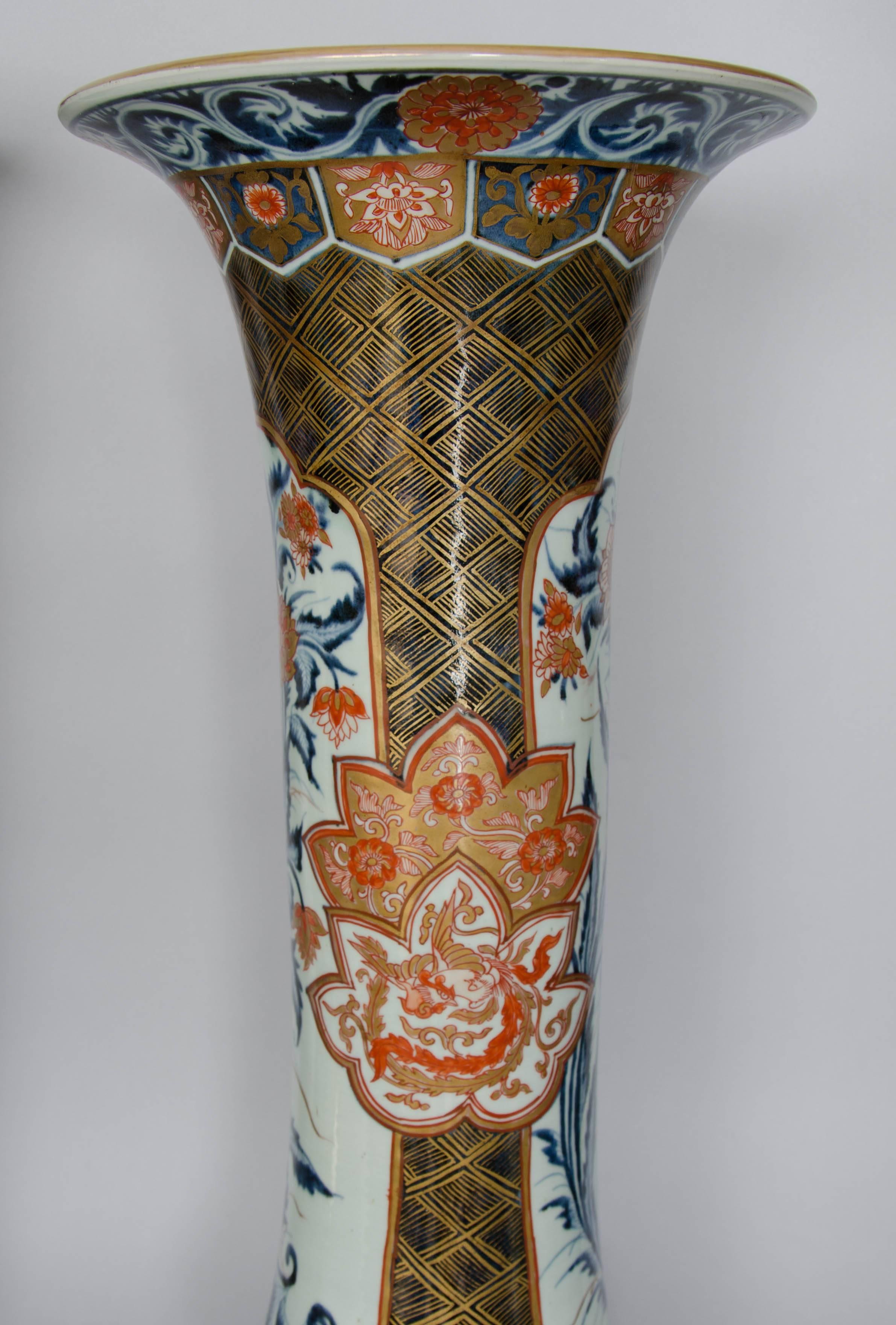 Pair of Japanese Imari Sleeve Vases, circa 1700 For Sale 7