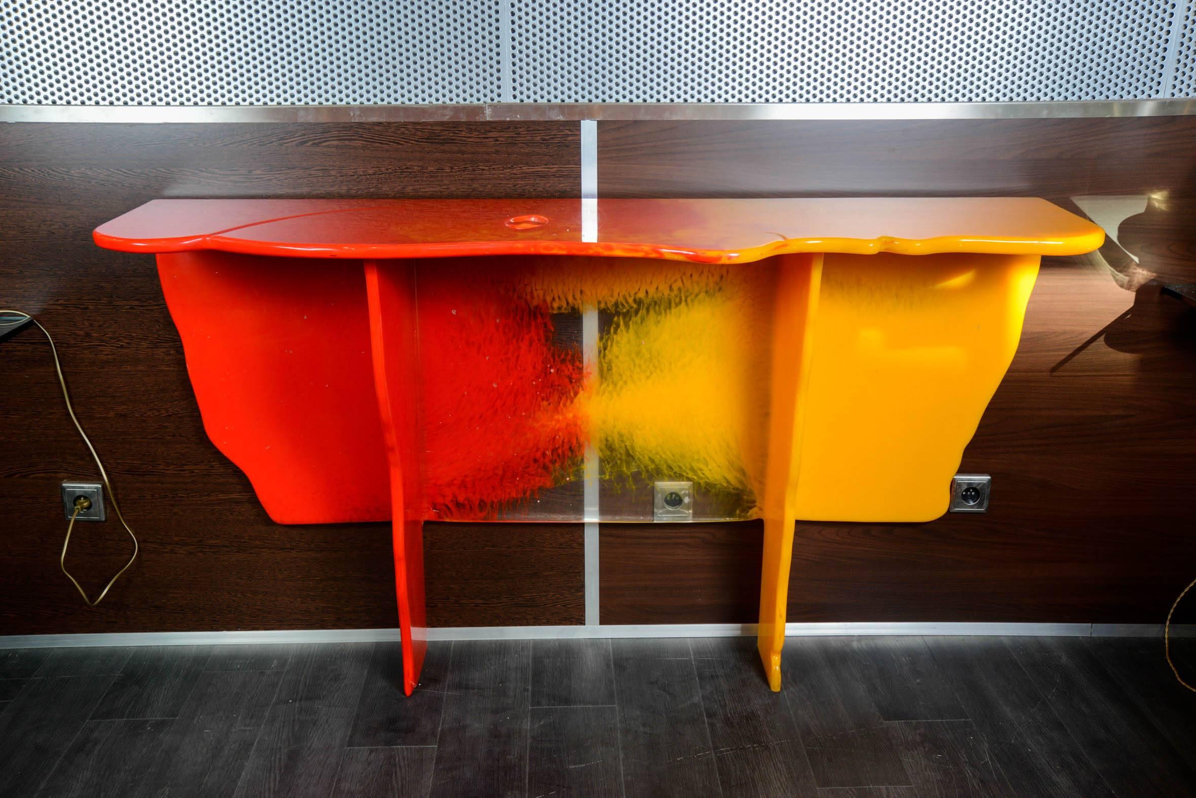 Fantastic "face" console designed by Gaetano Pesce. 
1/1 in this color.
 