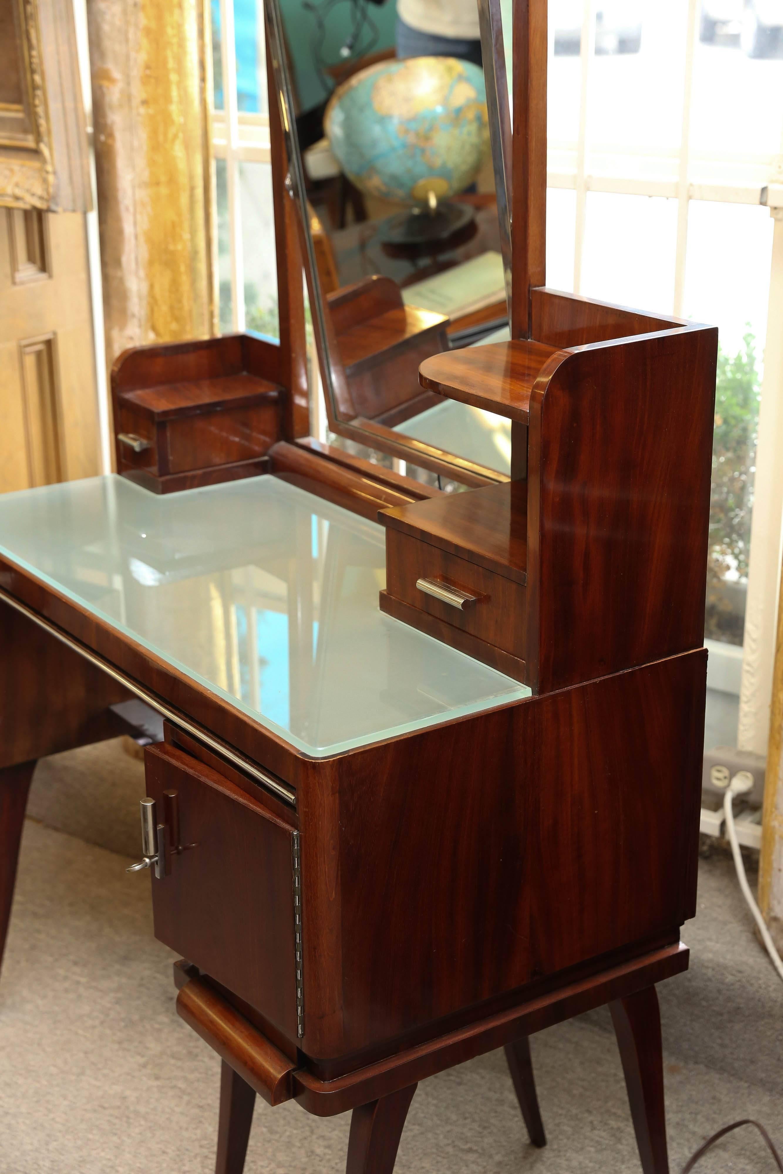 Hungarian Art Deco Dresser in Walnut 2